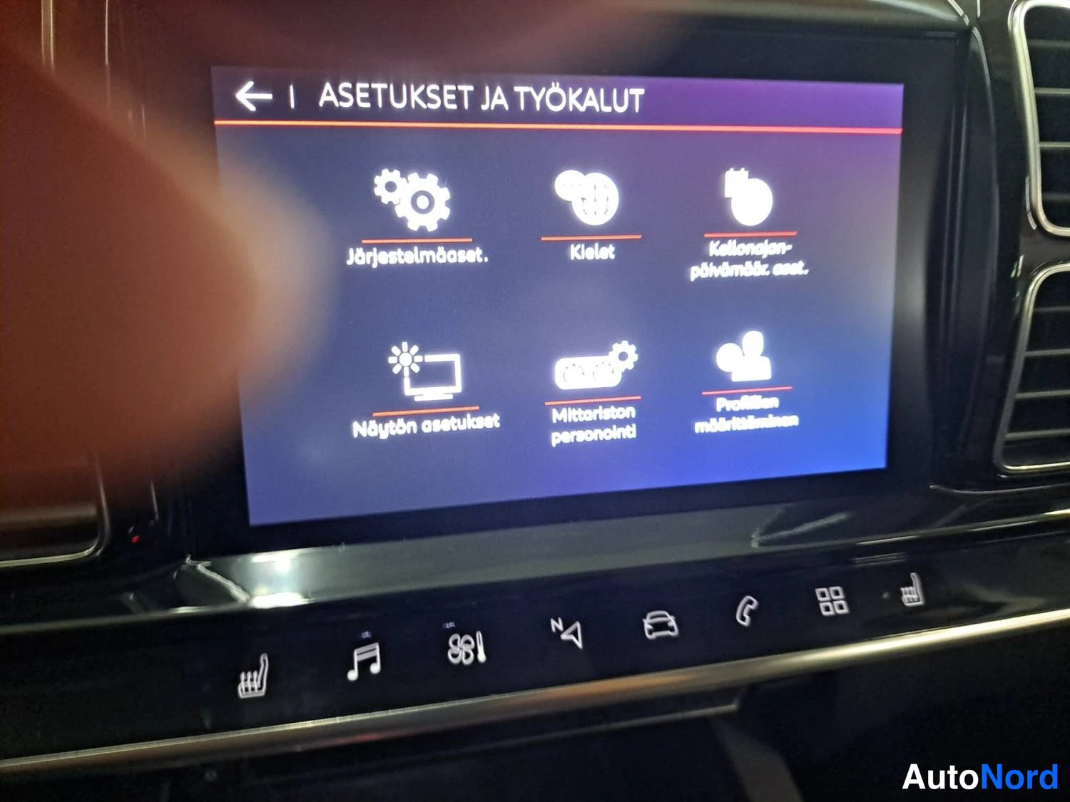 Valkoinen Citroen C5 aircross 2020, kuva 29