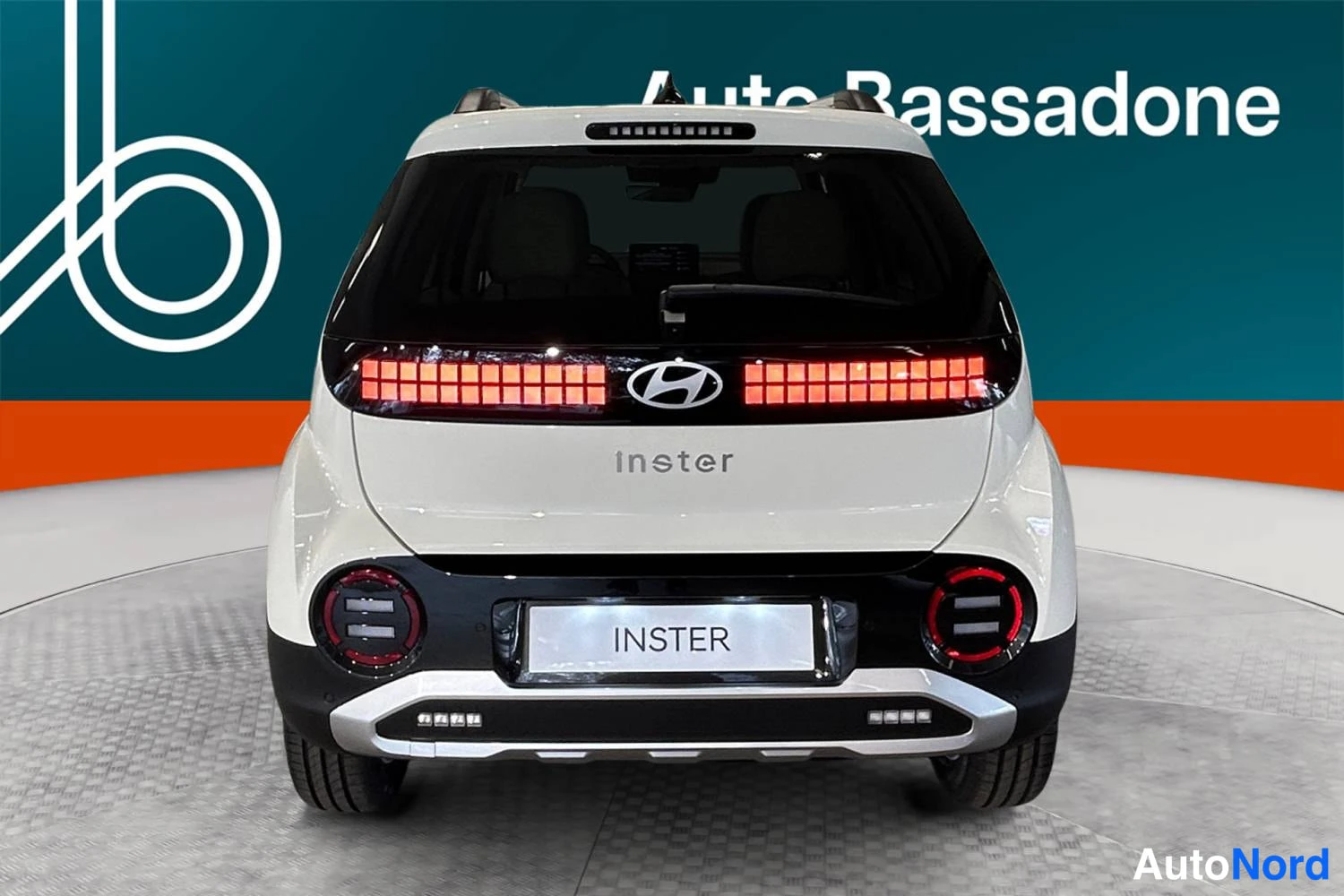 Beige Hyundai Inster 2026, takaa, kuva 7