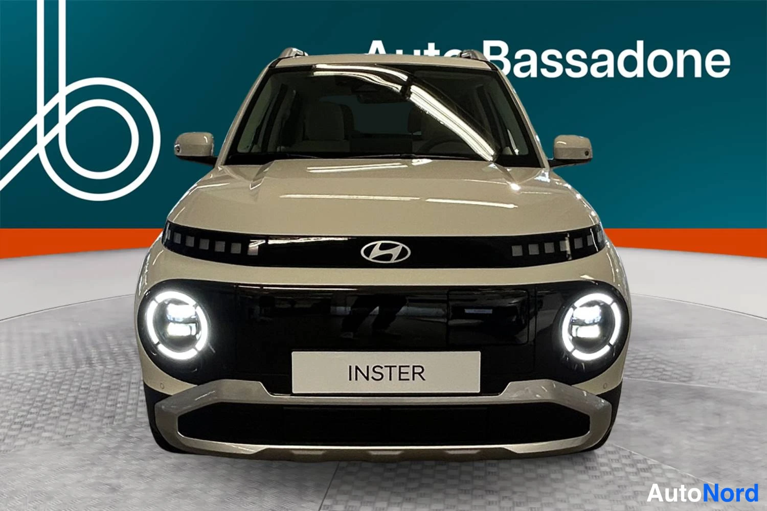 Beige Hyundai Inster 2026, edestä, kuva 3