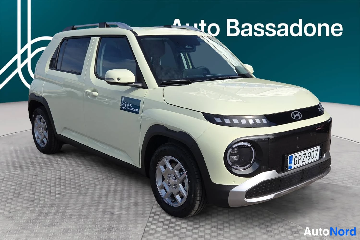 Vihreä Hyundai Inster 2026, etuviisto, keula oikealle, kuva 3
