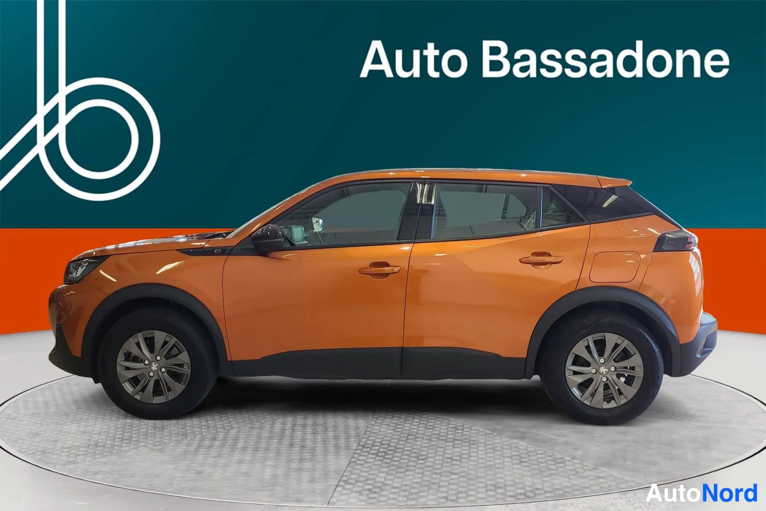 Oranssi Peugeot E-2008 2023, sivulta, kuva 5