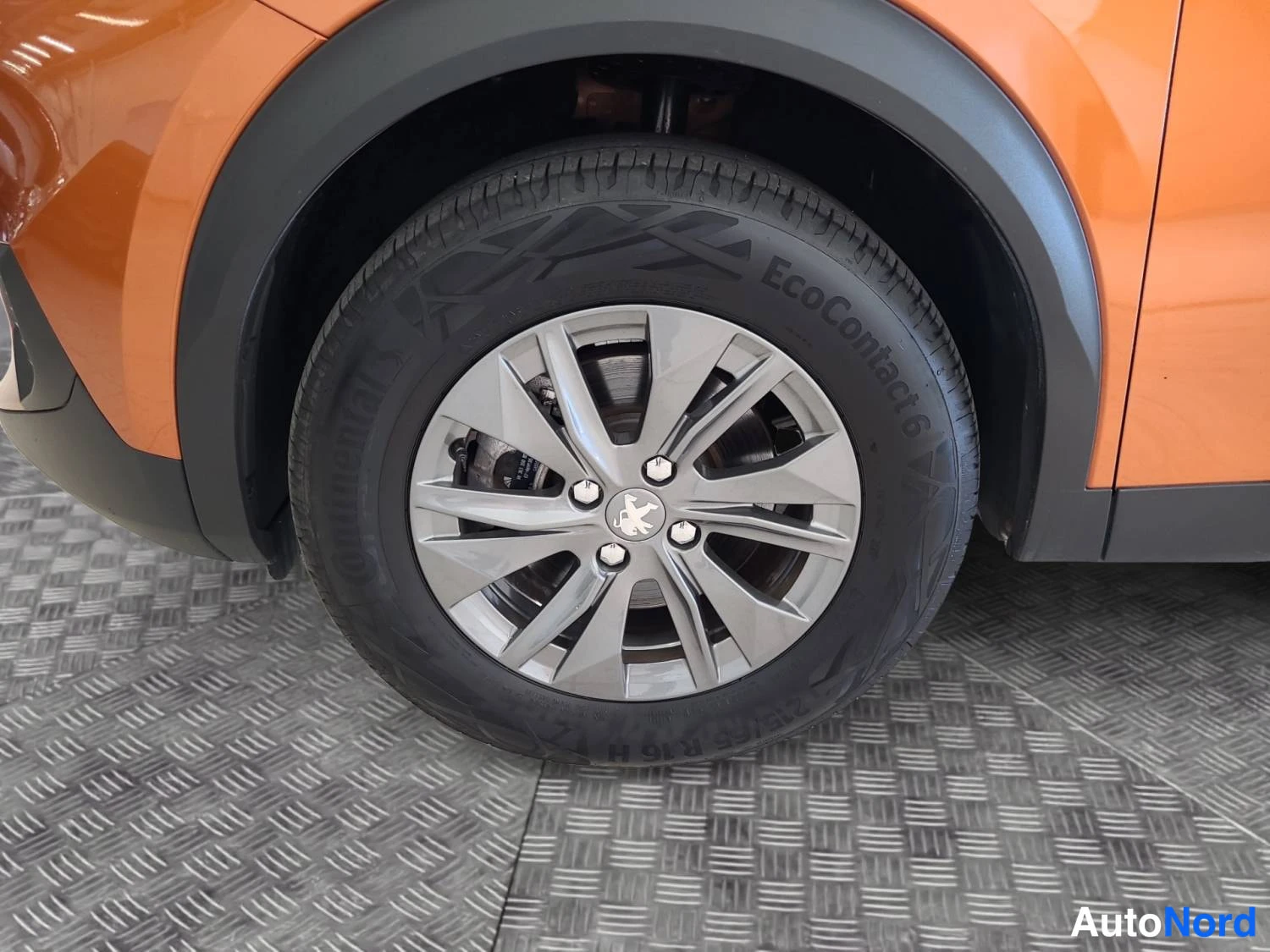 Oranssi Peugeot E-2008 2023, kuva 13