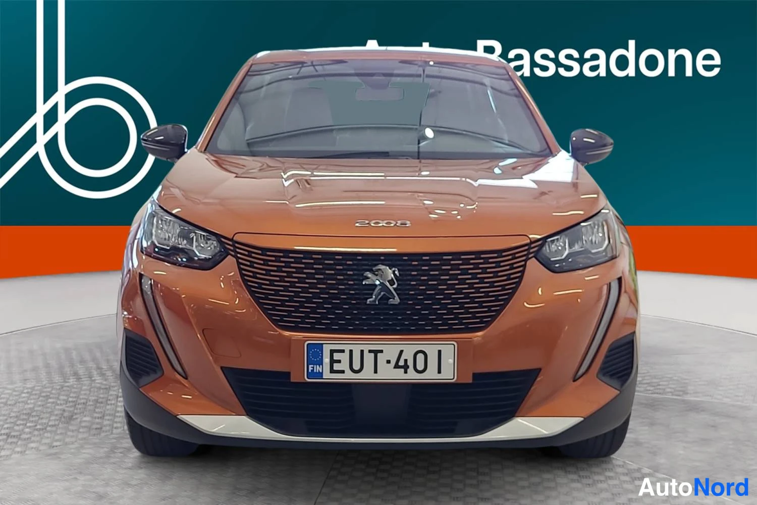 Oranssi Peugeot E-2008 2023, edestä, kuva 4