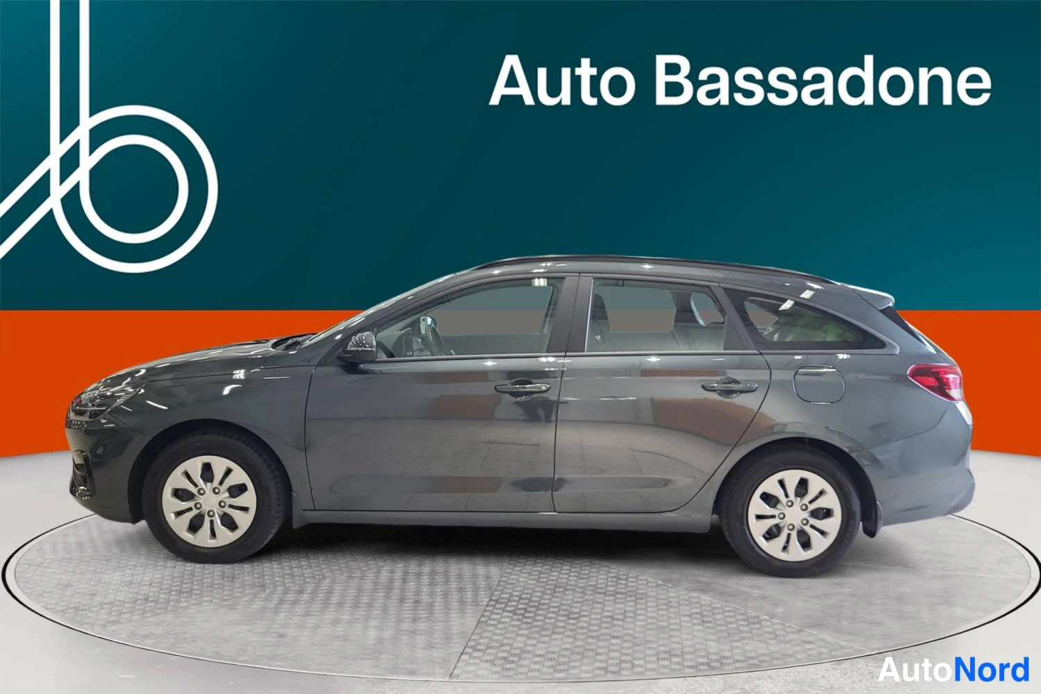 Harmaa Hyundai I30 2025, sivulta, kuva 5