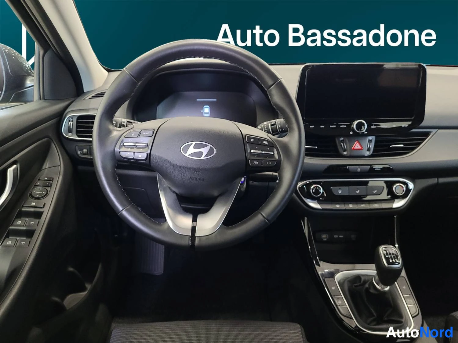 Harmaa Hyundai I30 2025, ohjaamo, kuva 12
