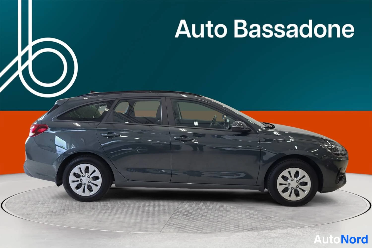 Harmaa Hyundai I30 2025, sivulta, kuva 4
