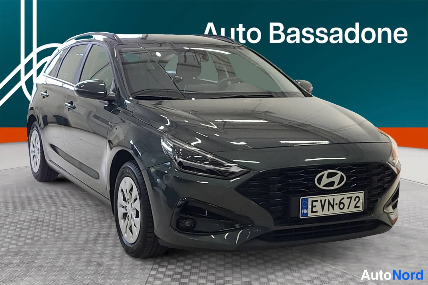 Harmaa Hyundai I30 2025, etuviisto, keula oikealle, kuva 2