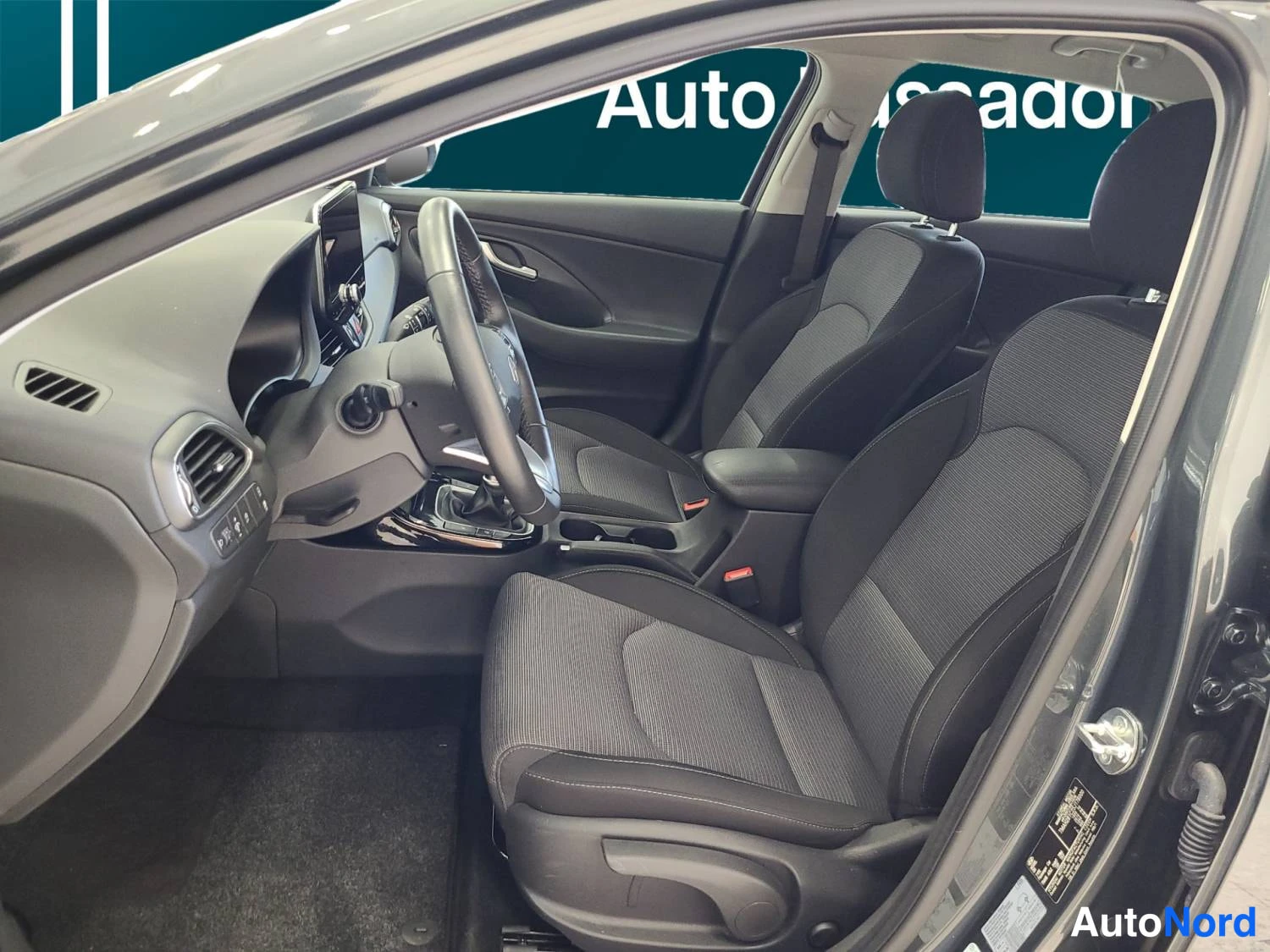 Harmaa Hyundai I30 2025, ohjaamo, kuva 10