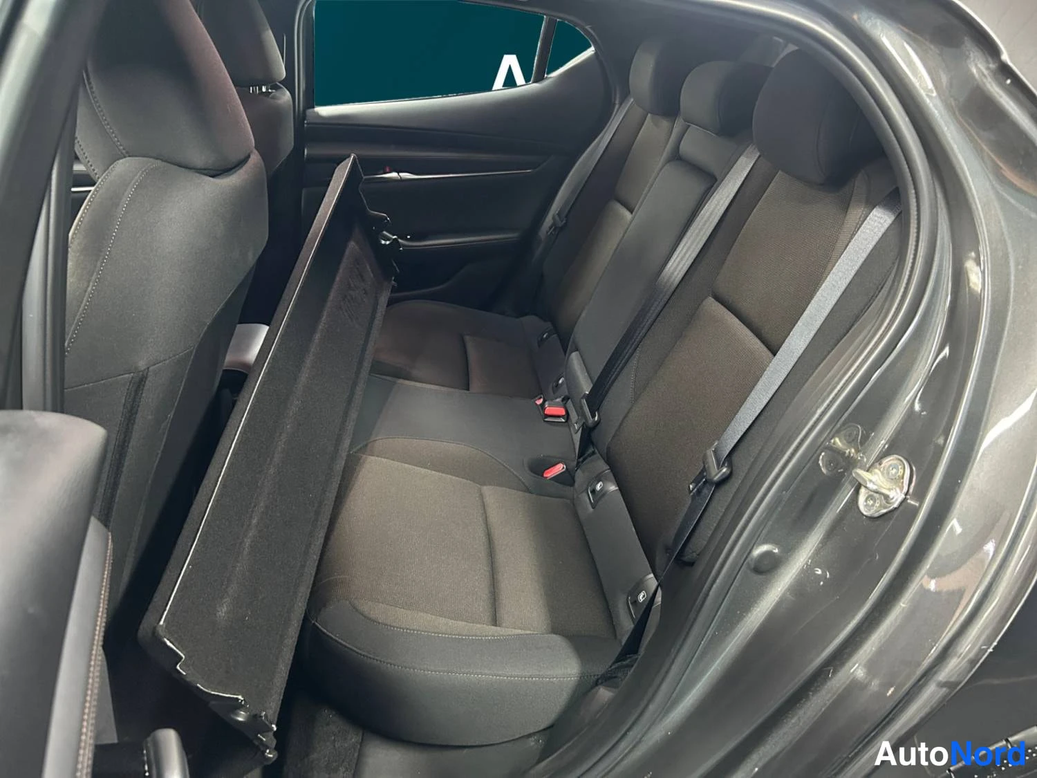 Harmaa Mazda Mazda3 2023, kuva 13