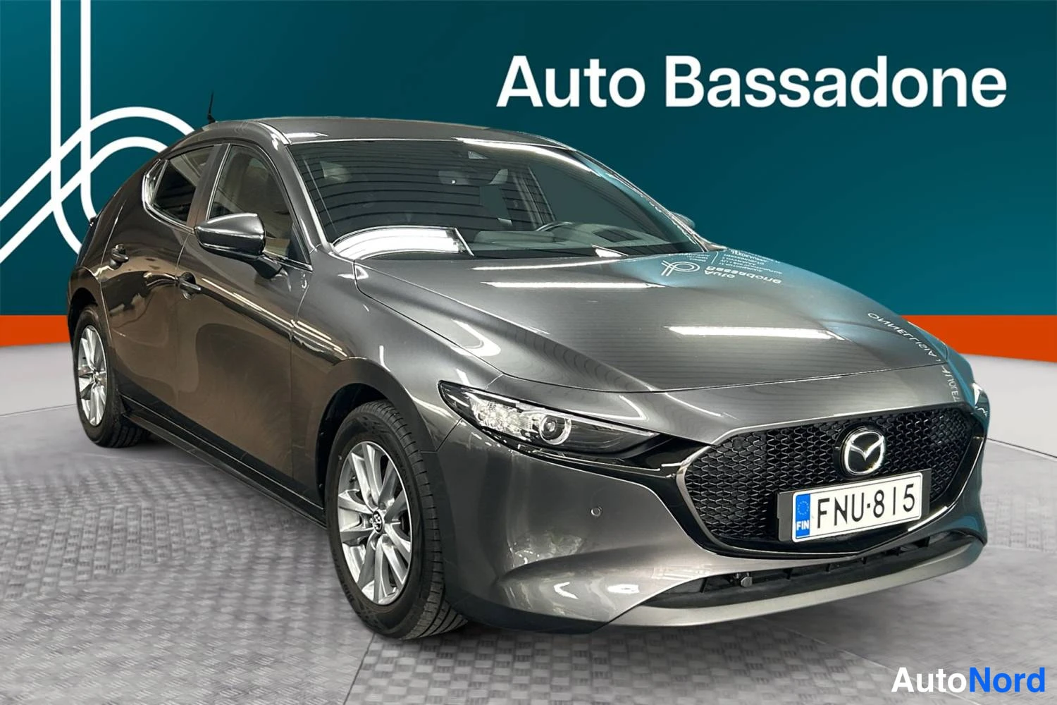 Harmaa Mazda Mazda3 2023, etuviisto, keula oikealle, kuva 3