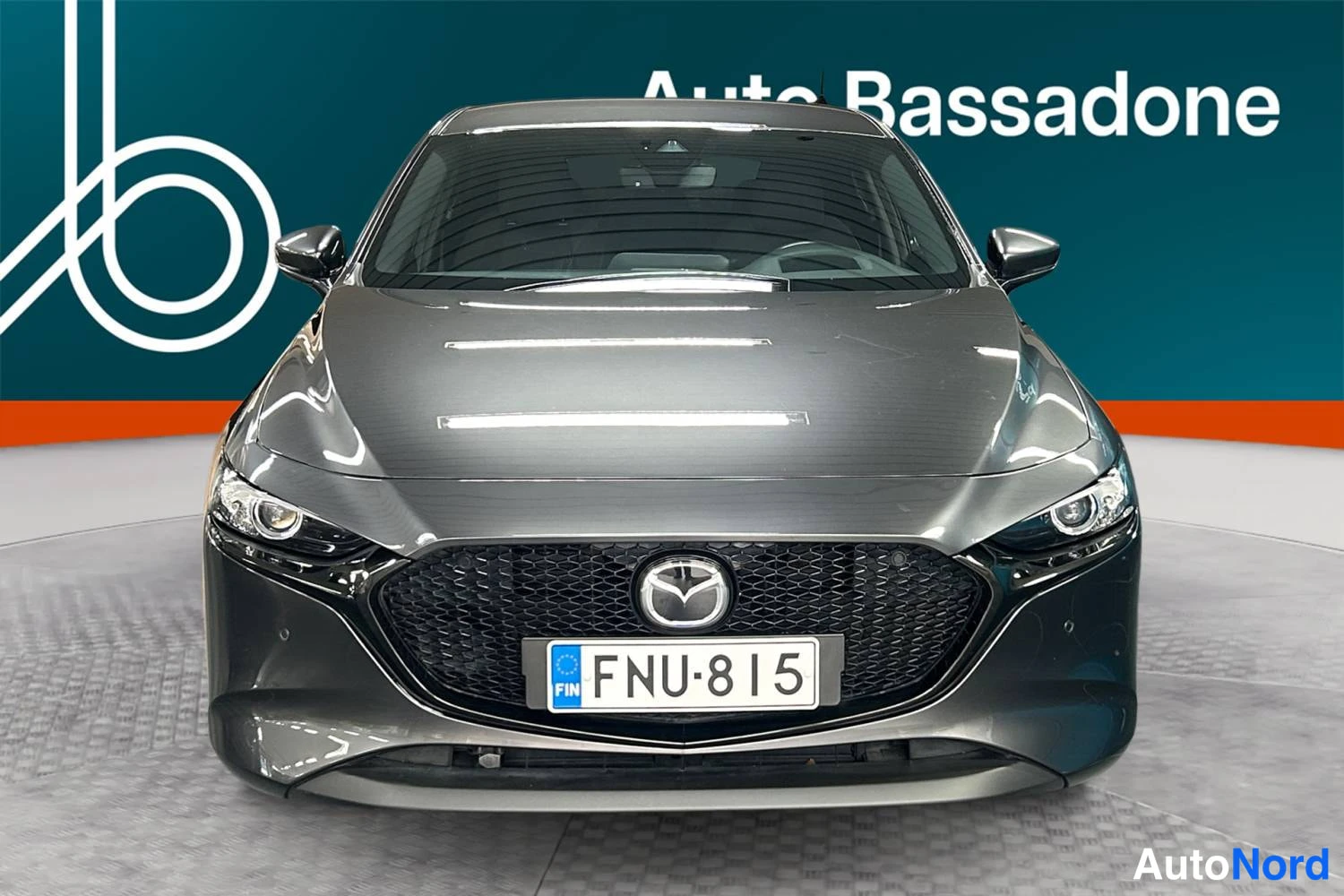 Harmaa Mazda Mazda3 2023, edestä, kuva 4