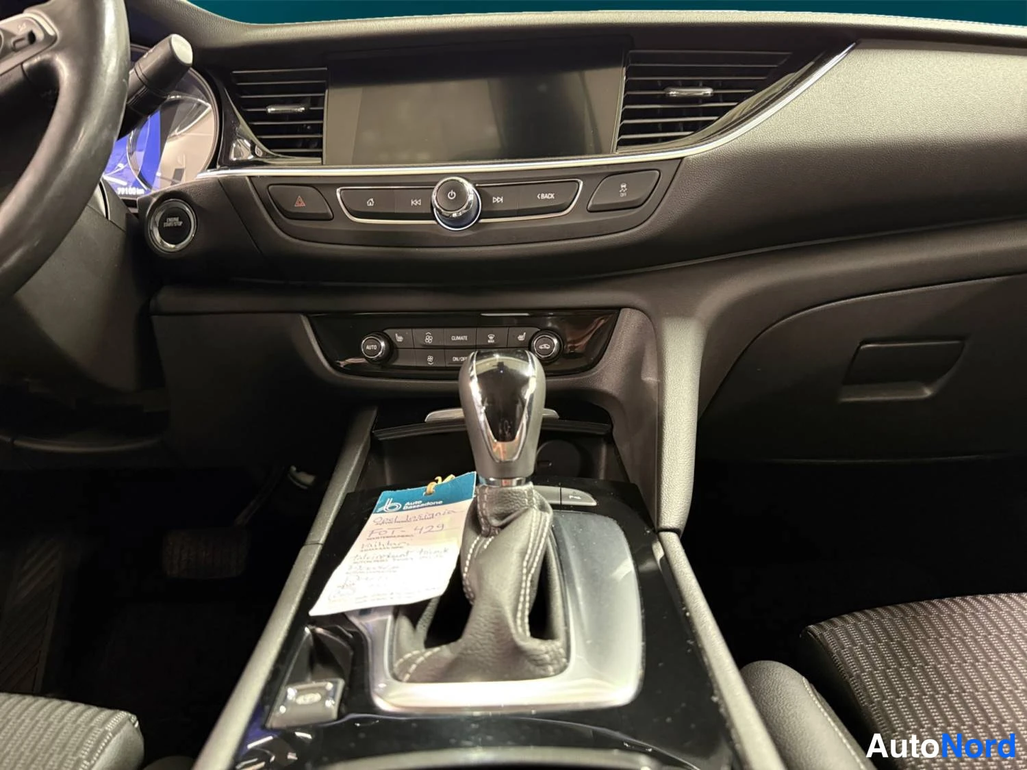 Valkoinen Opel Insignia Grand Sport 2022, kuva 12