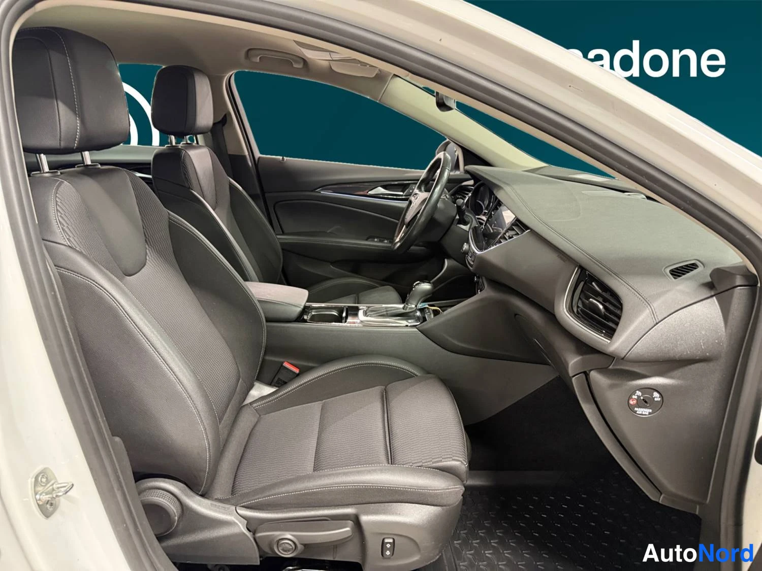 Valkoinen Opel Insignia Grand Sport 2022, kuva 15