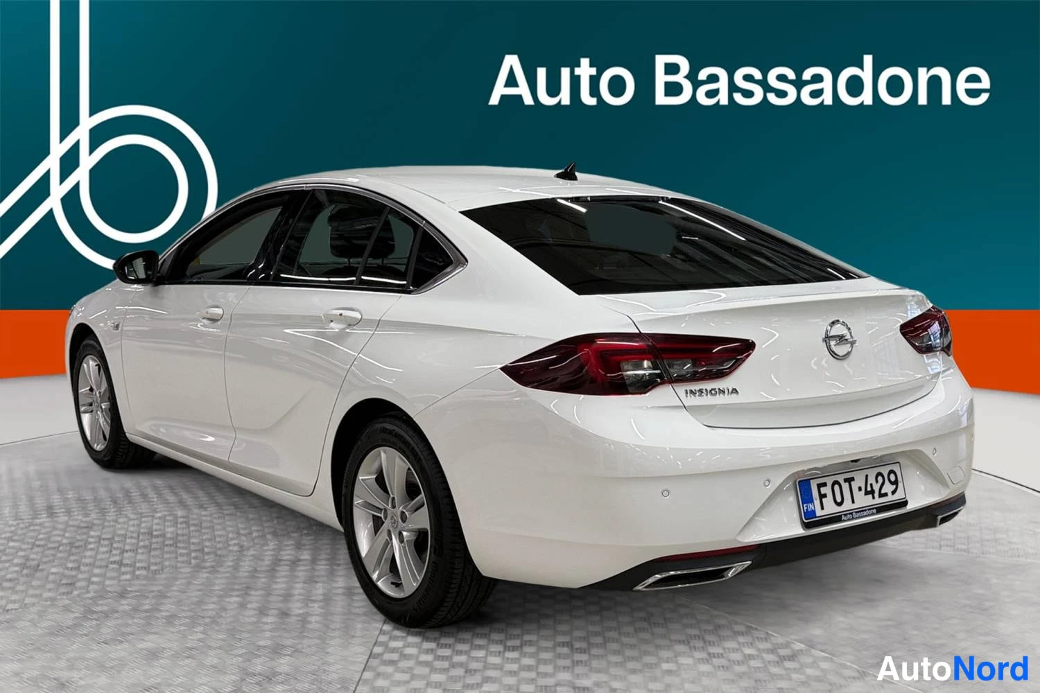 Valkoinen Opel Insignia Grand Sport 2022, takaviisto, kuva 7