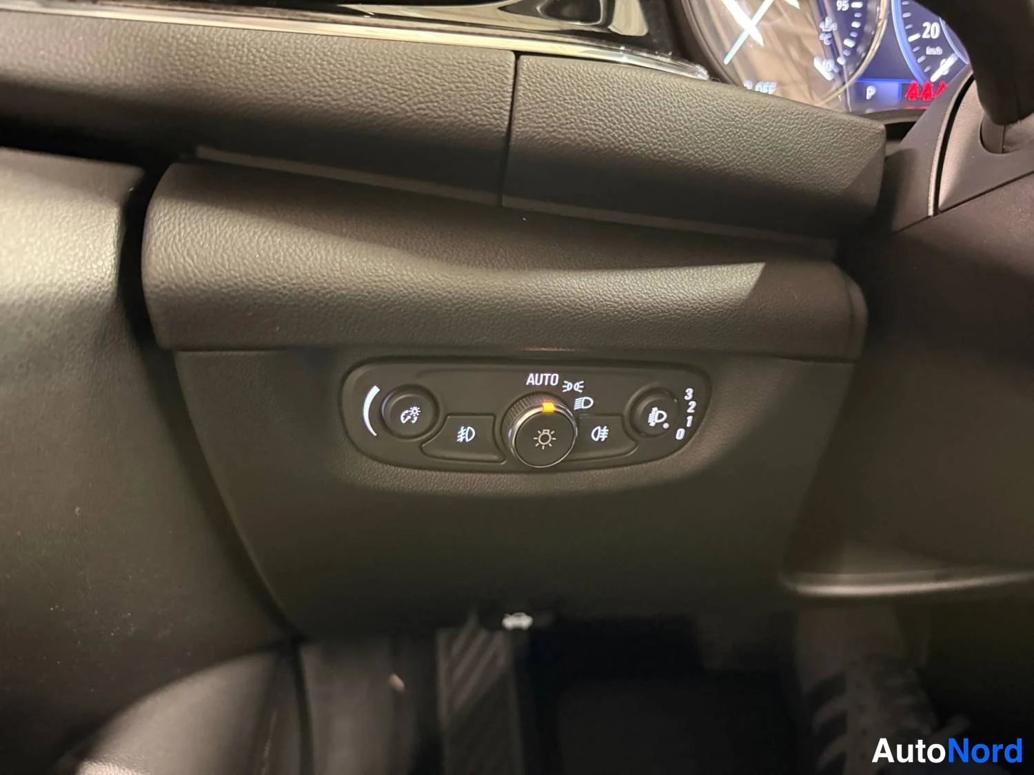 Valkoinen Opel Insignia Grand Sport 2022, kuva 21