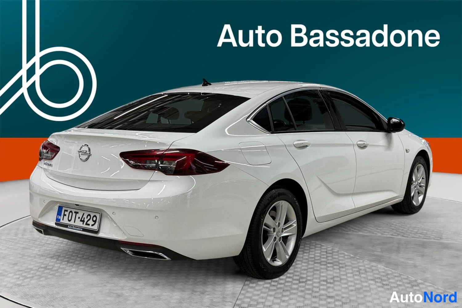 Valkoinen Opel Insignia Grand Sport 2022, takaviisto, kuva 8