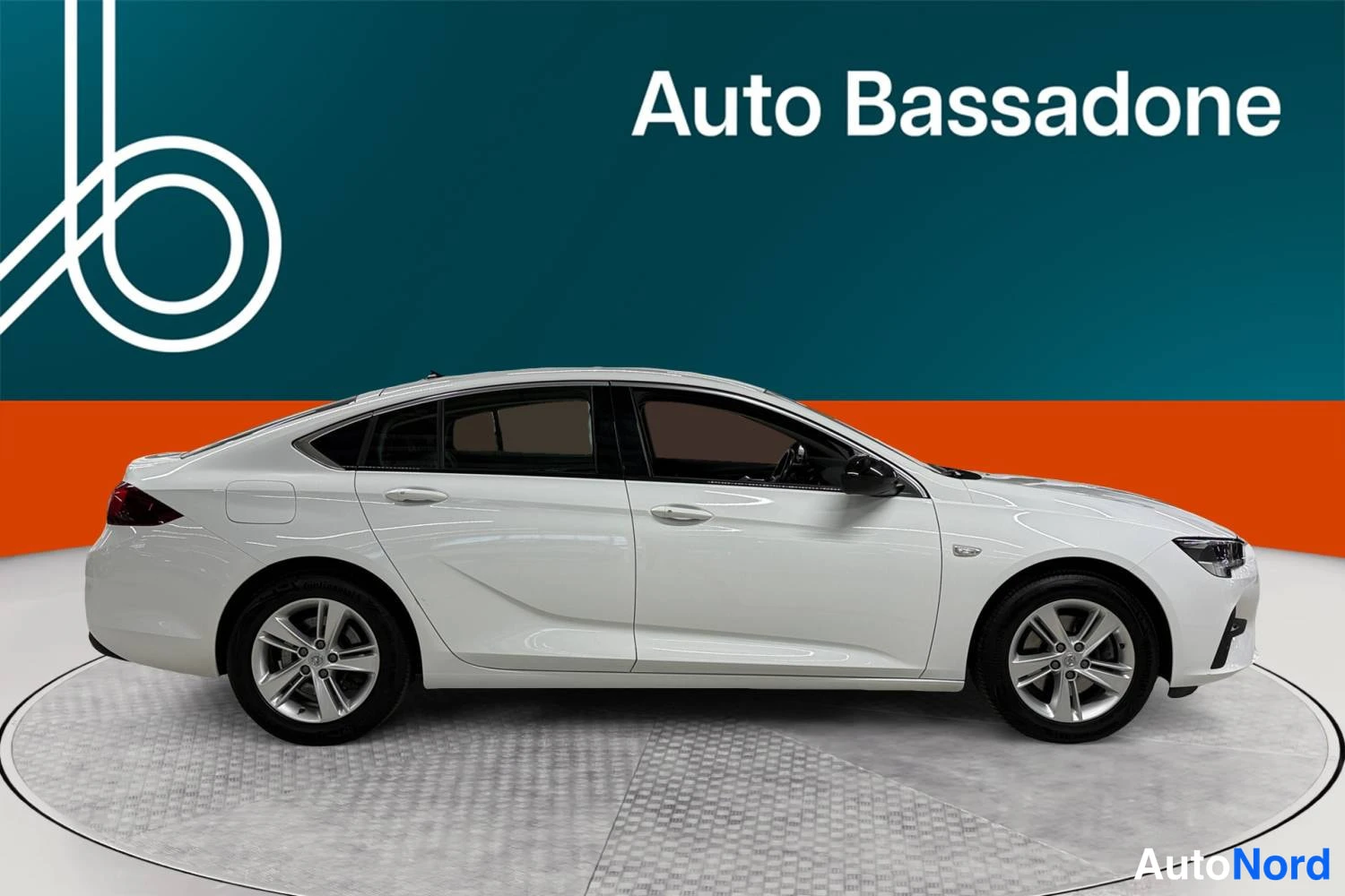 Valkoinen Opel Insignia Grand Sport 2022, sivulta, kuva 6