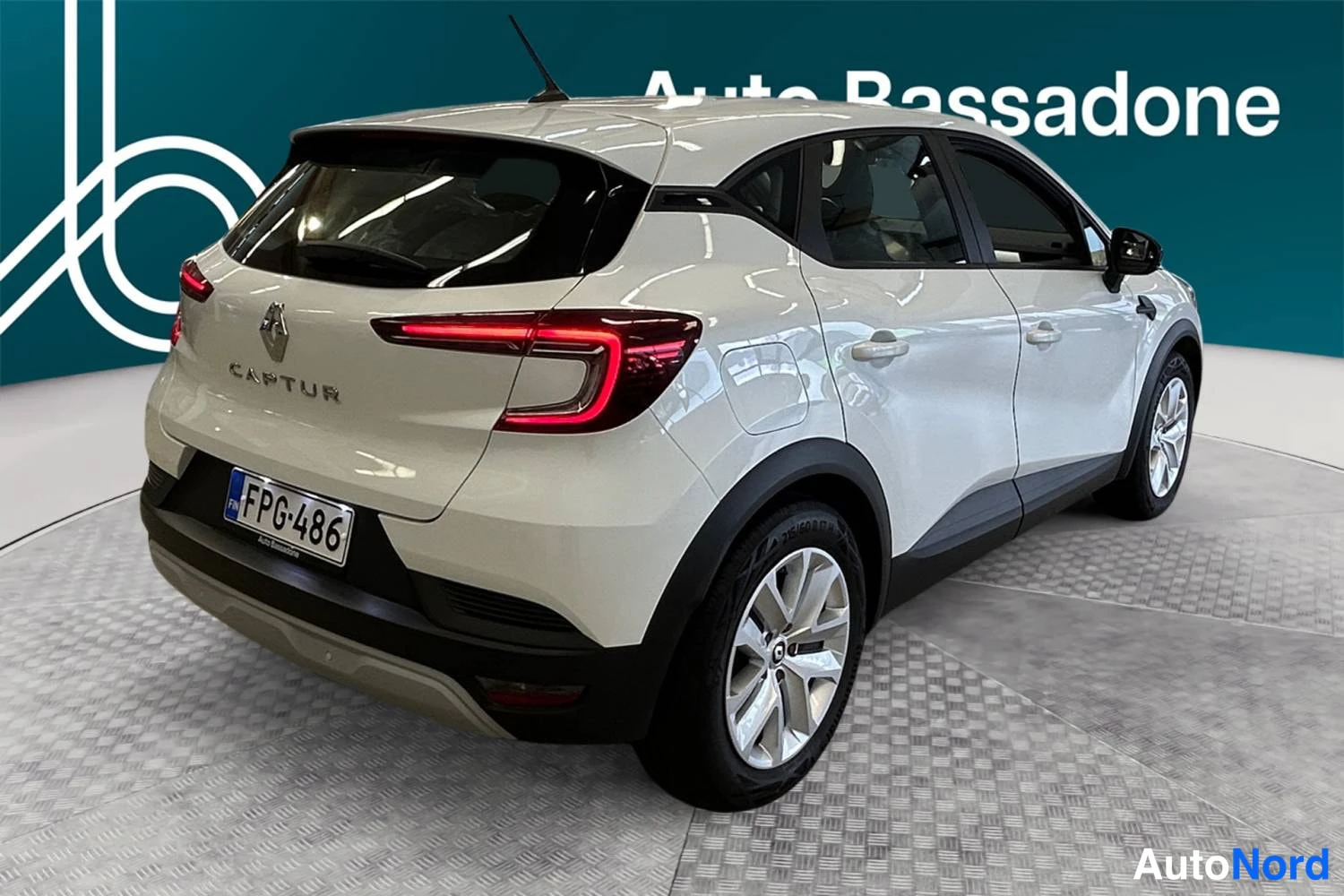 Valkoinen Renault Captur 2022, takaviisto, kuva 7