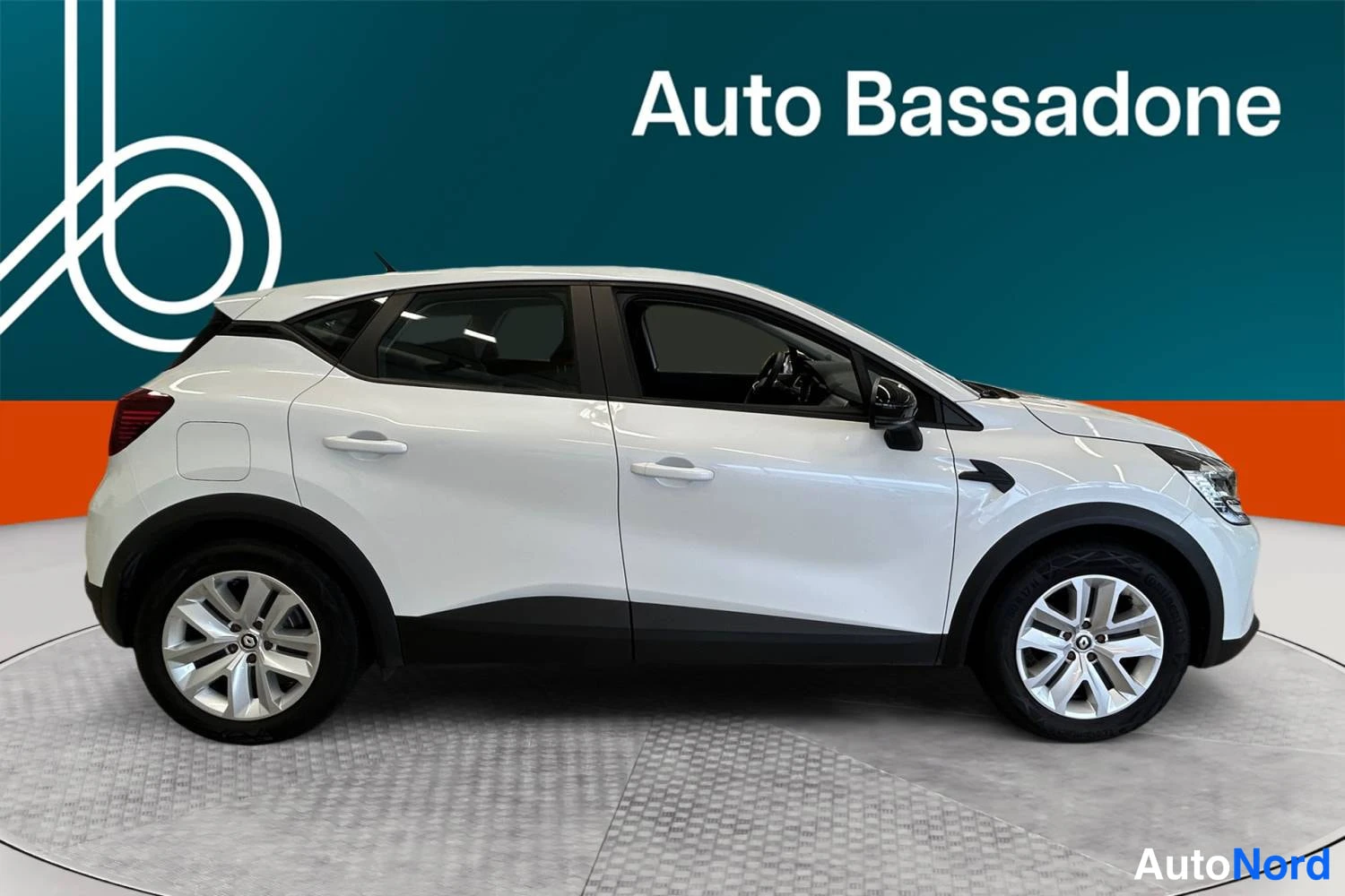 Valkoinen Renault Captur 2022, sivulta, kuva 5