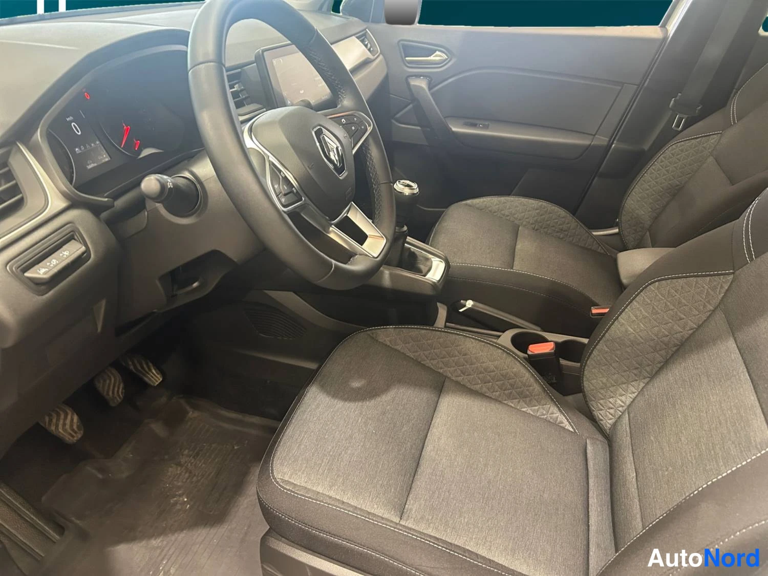 Valkoinen Renault Captur 2022, ohjaamo, kuva 9