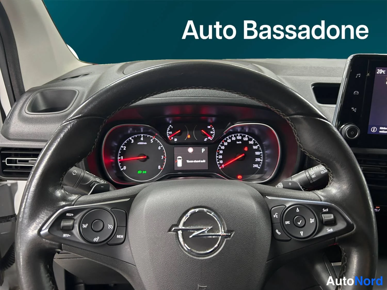 Valkoinen Opel Combo Life 2022, yksityiskohta, kuva 9