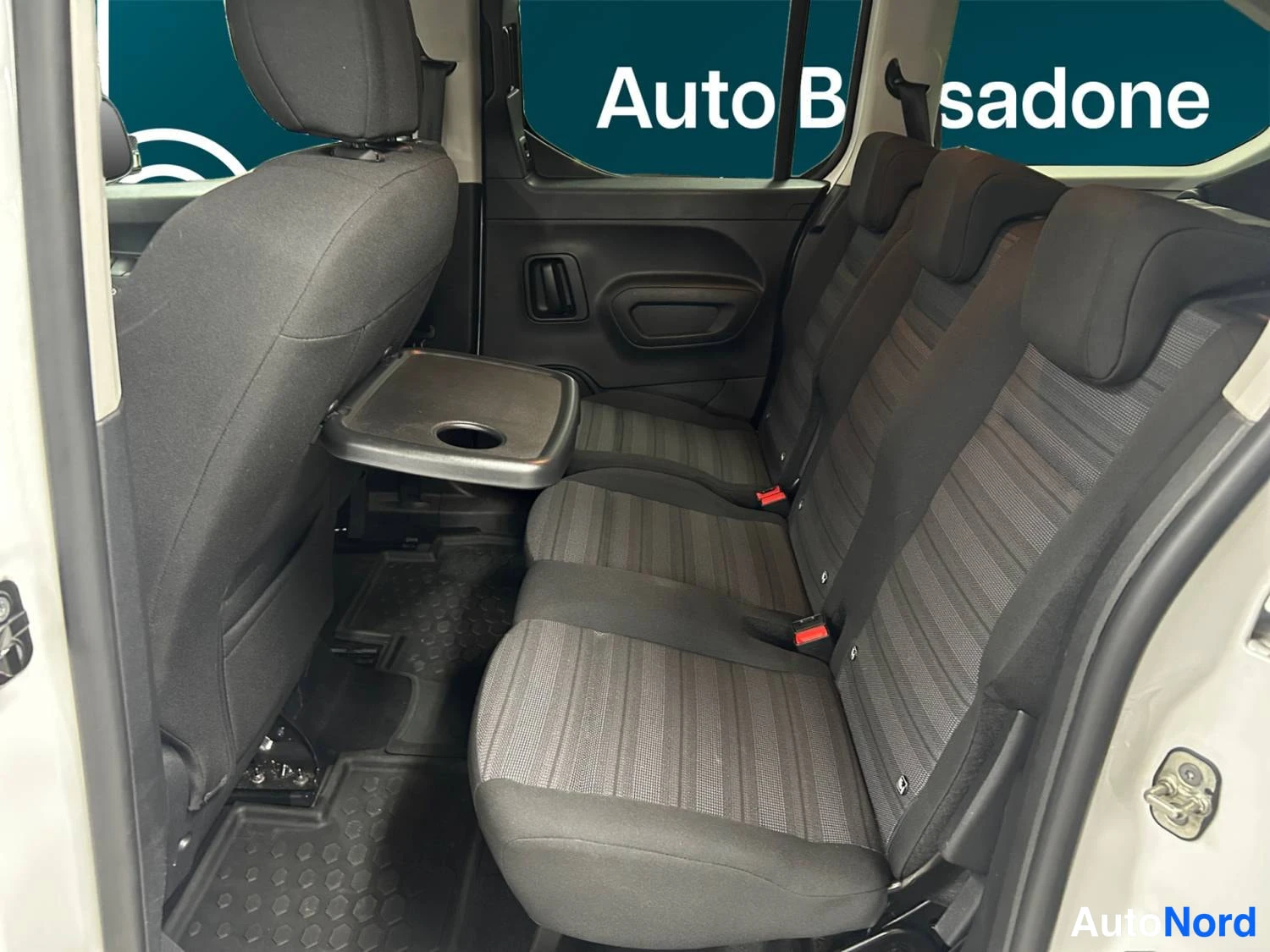 Valkoinen Opel Combo Life 2022, kuva 12