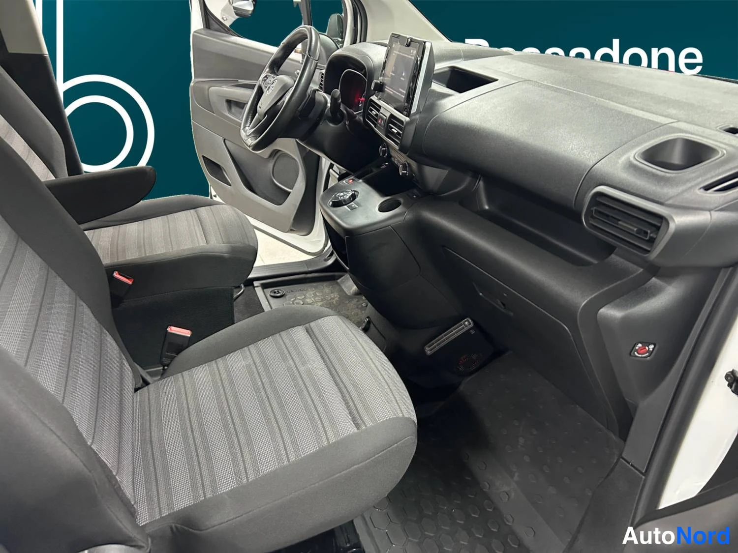 Valkoinen Opel Combo Life 2022, kuva 15