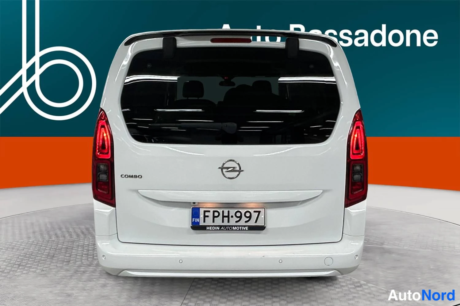Valkoinen Opel Combo Life 2022, takaa, kuva 8