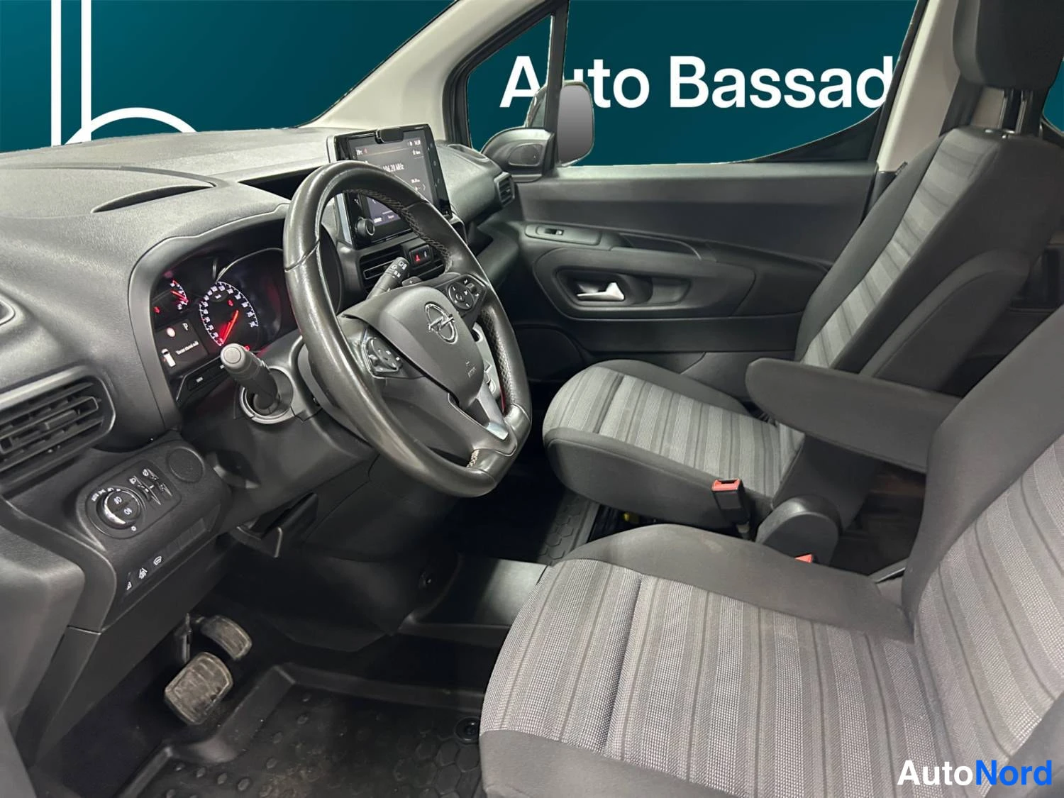 Valkoinen Opel Combo Life 2022, kuva 10