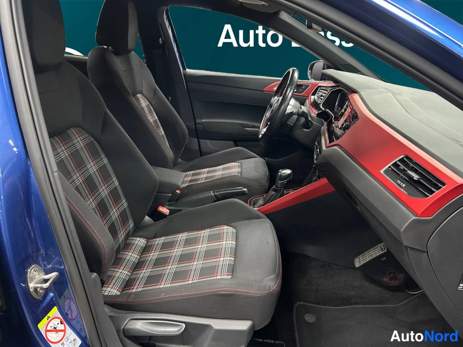 Sininen Volkswagen Polo GTI 2020, kuva 16
