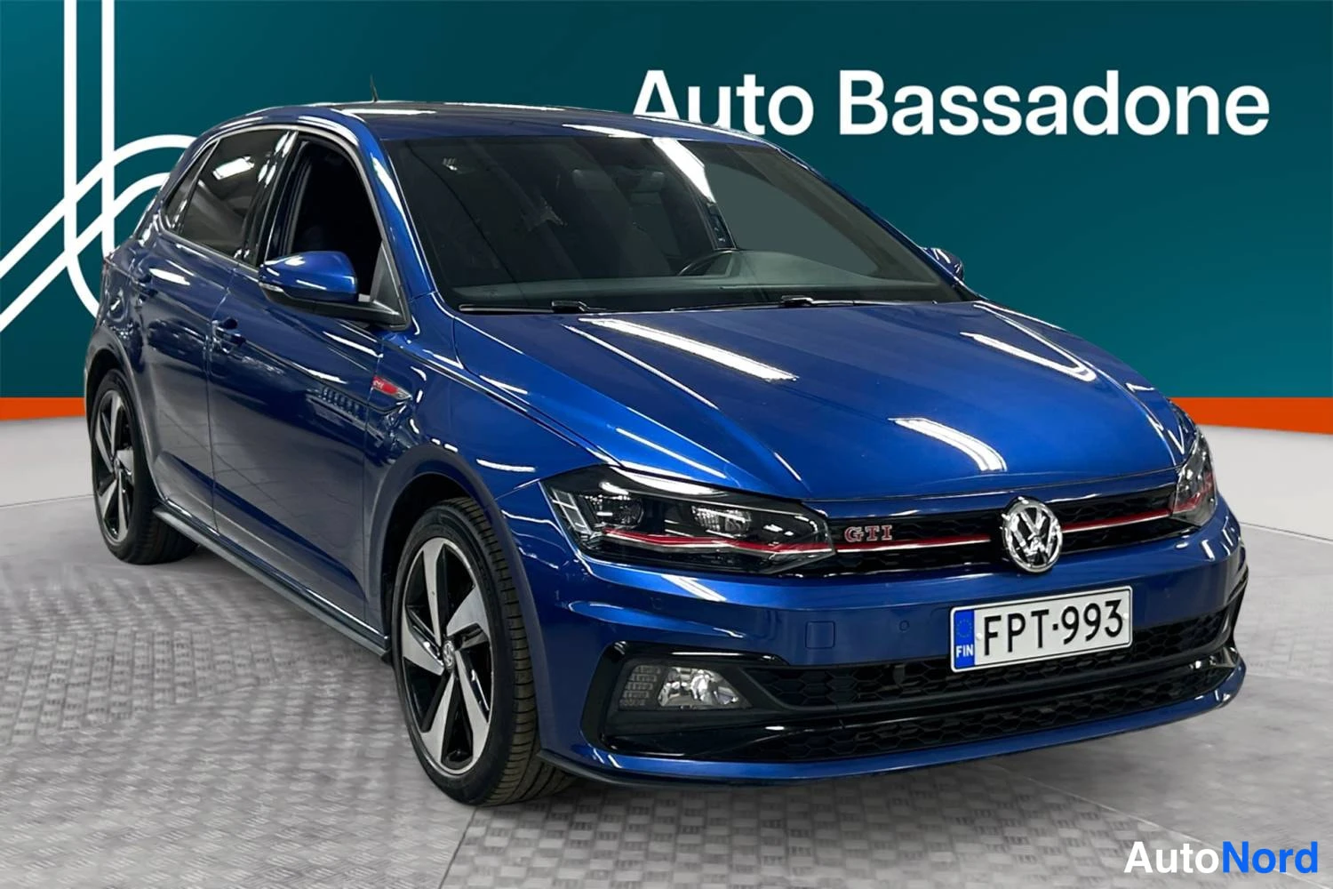 Sininen Volkswagen Polo GTI 2020, etuviisto, keula oikealle, kuva 2