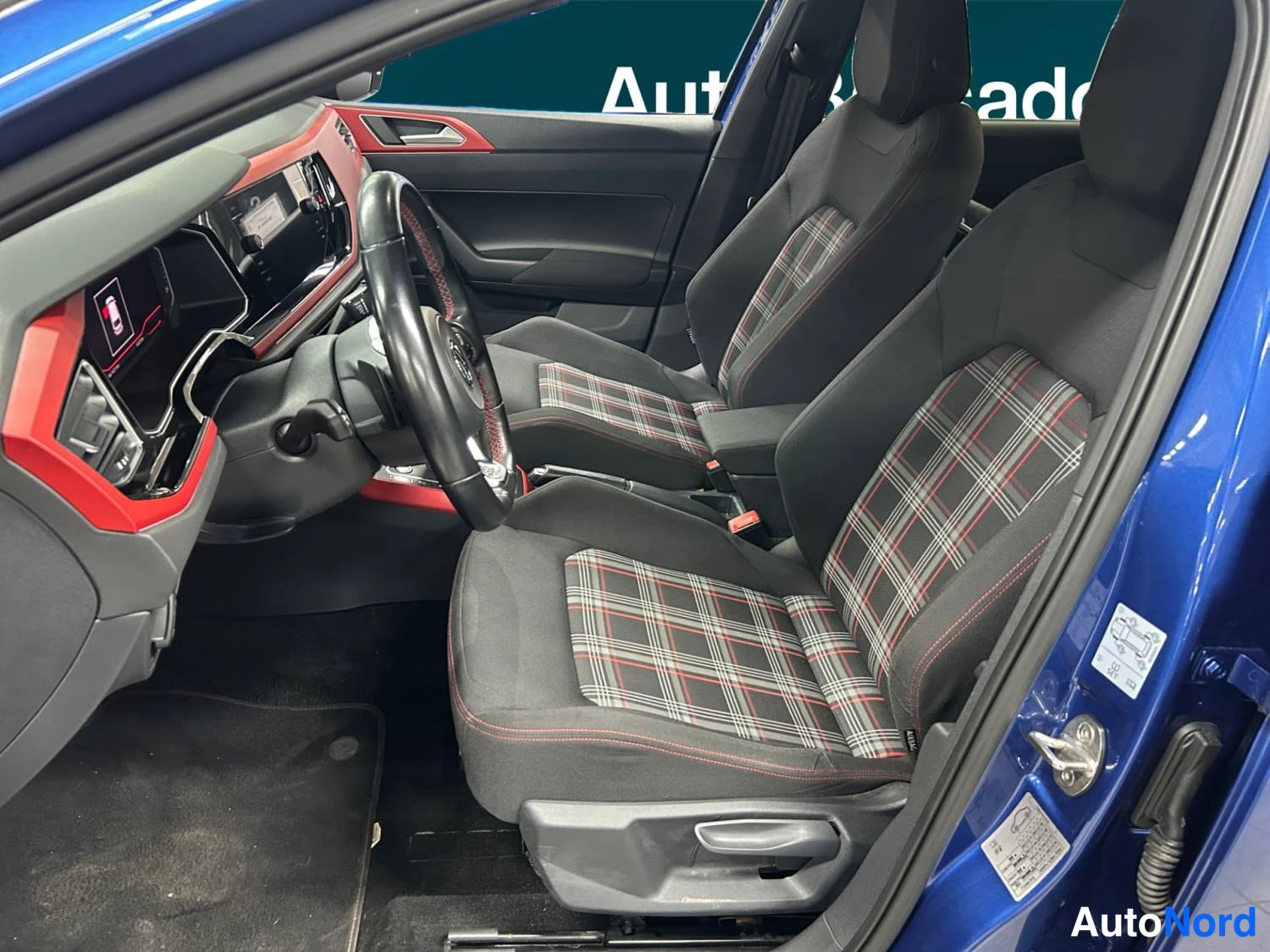 Sininen Volkswagen Polo GTI 2020, kuva 10