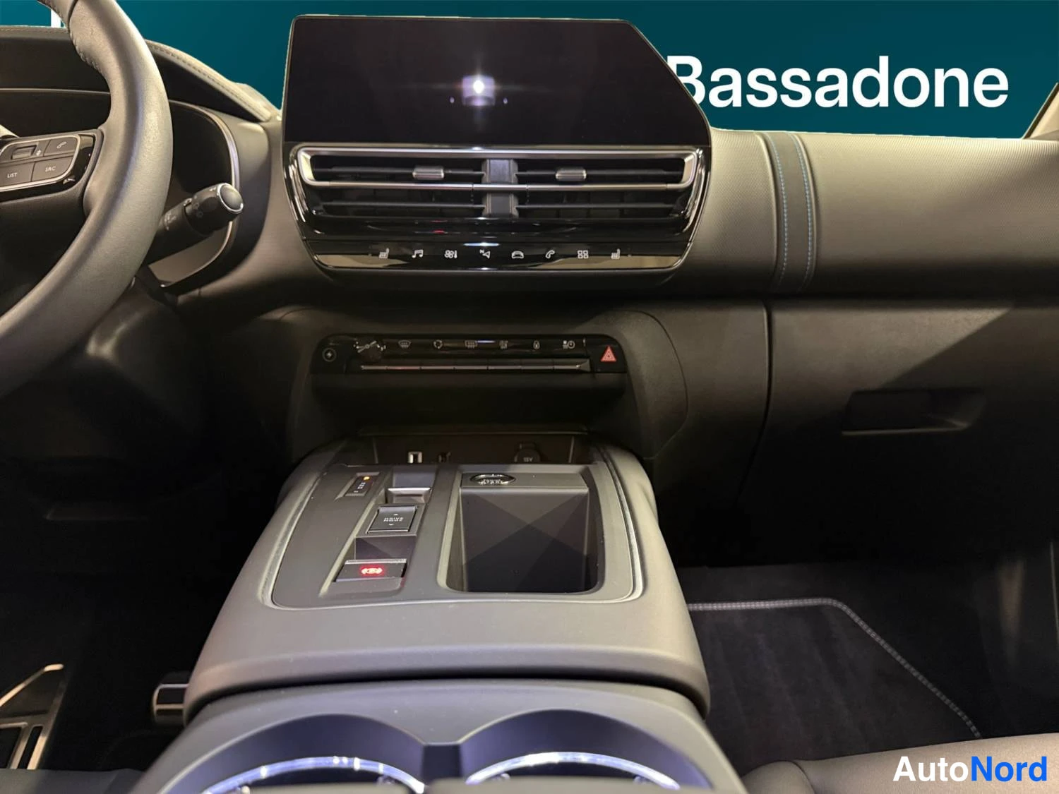 Valkoinen Citroen C5 aircross 2023, takaa, kuva 11