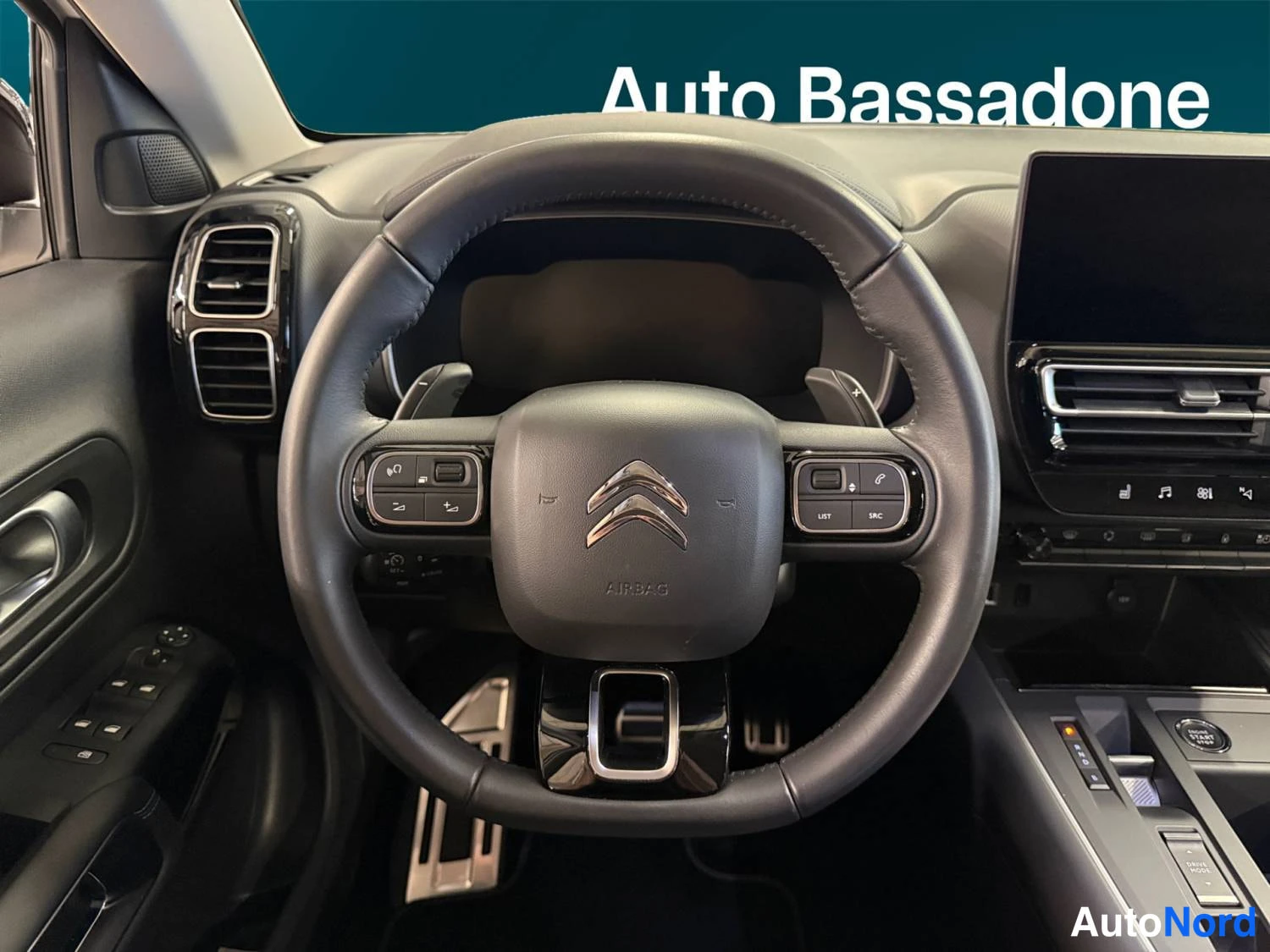 Valkoinen Citroen C5 aircross 2023, takaa, kuva 12