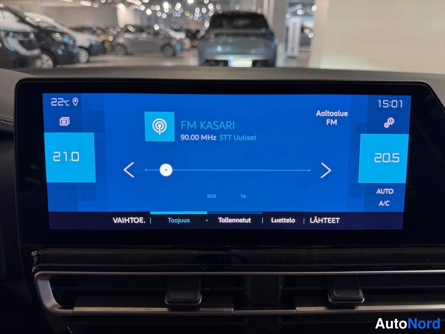 Valkoinen Citroen C5 aircross 2023, kuva 23