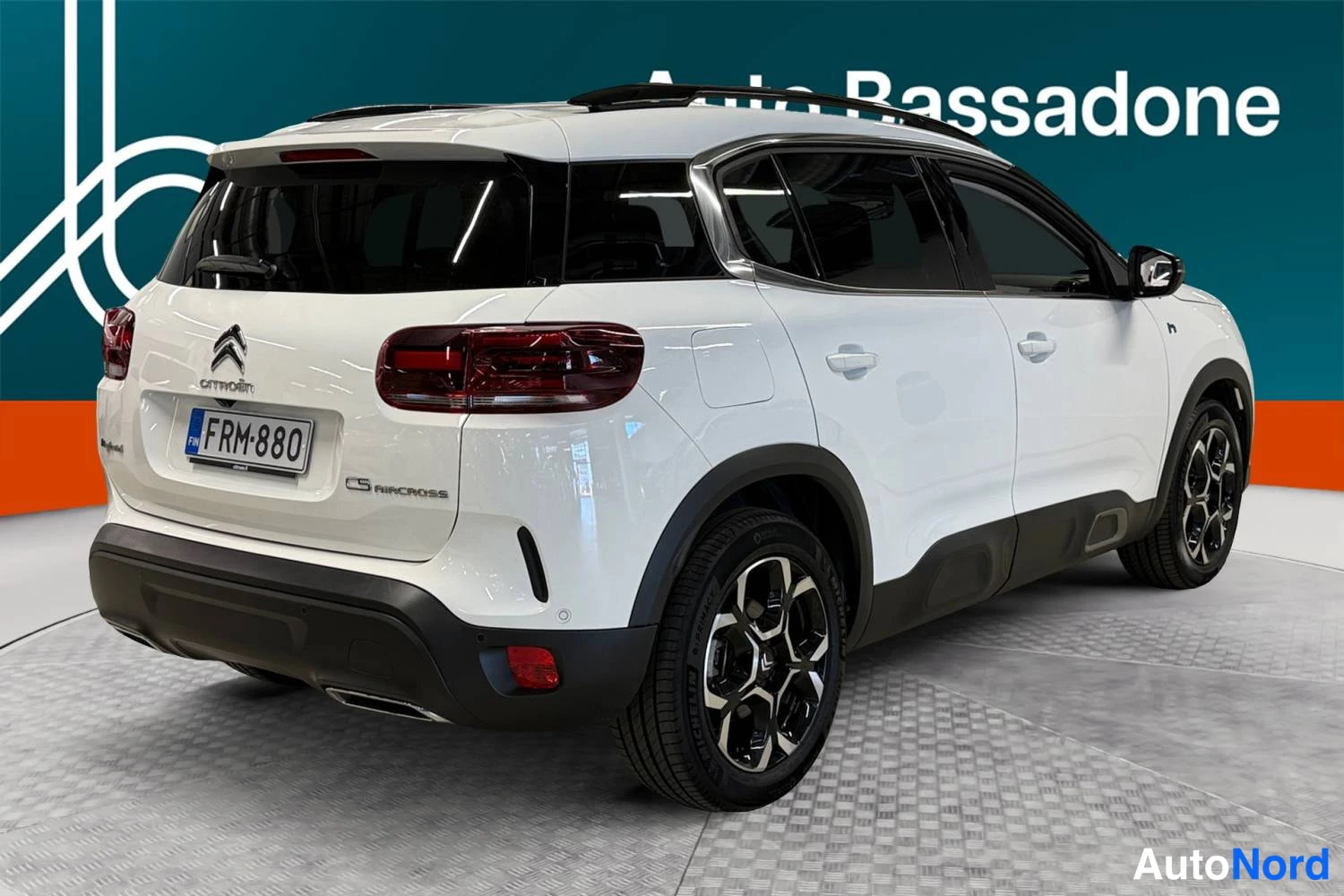 Valkoinen Citroen C5 aircross 2023, takaviisto, kuva 8