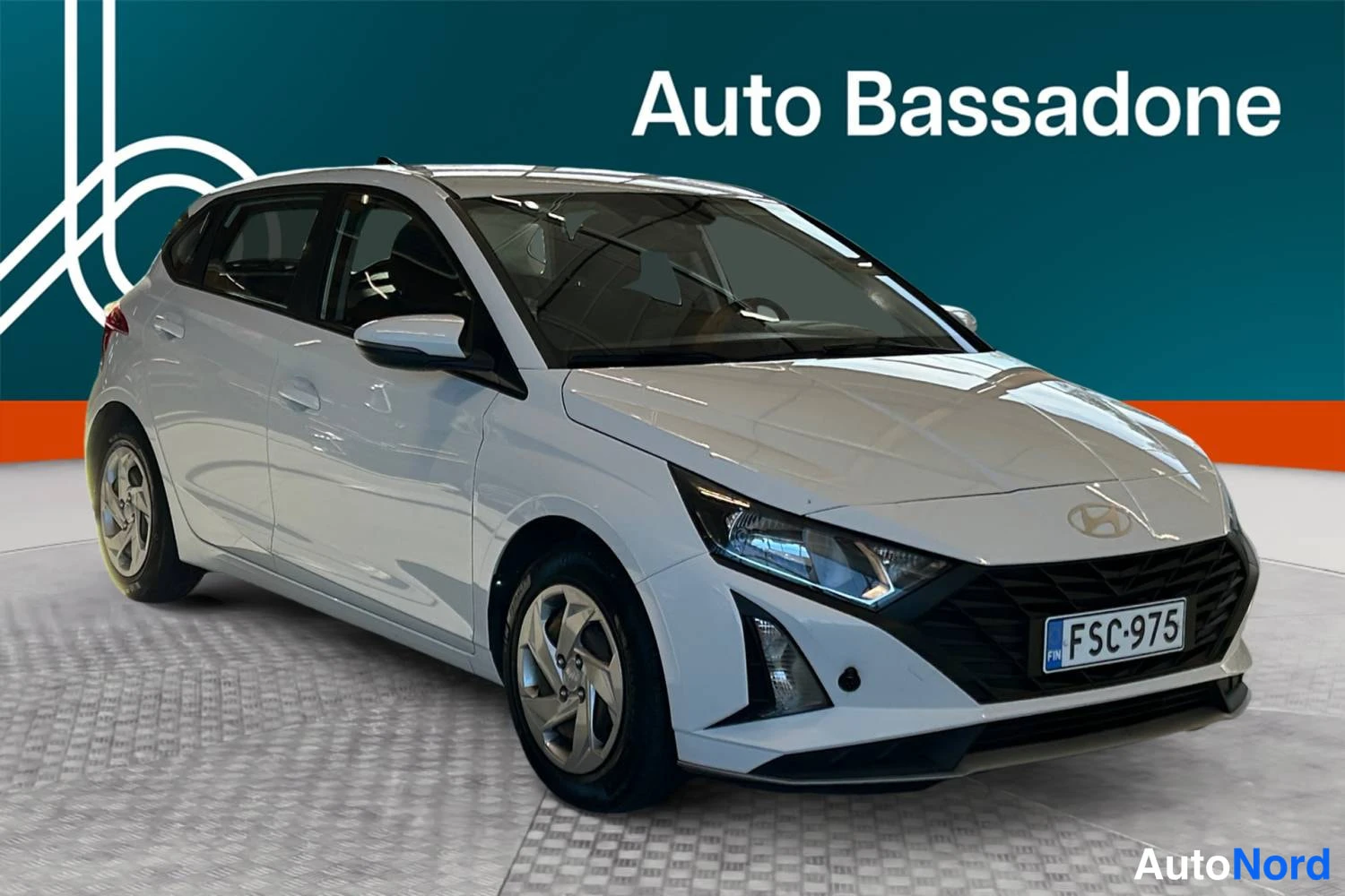 Valkoinen Hyundai I20 2024, etuviisto, keula oikealle, kuva 5