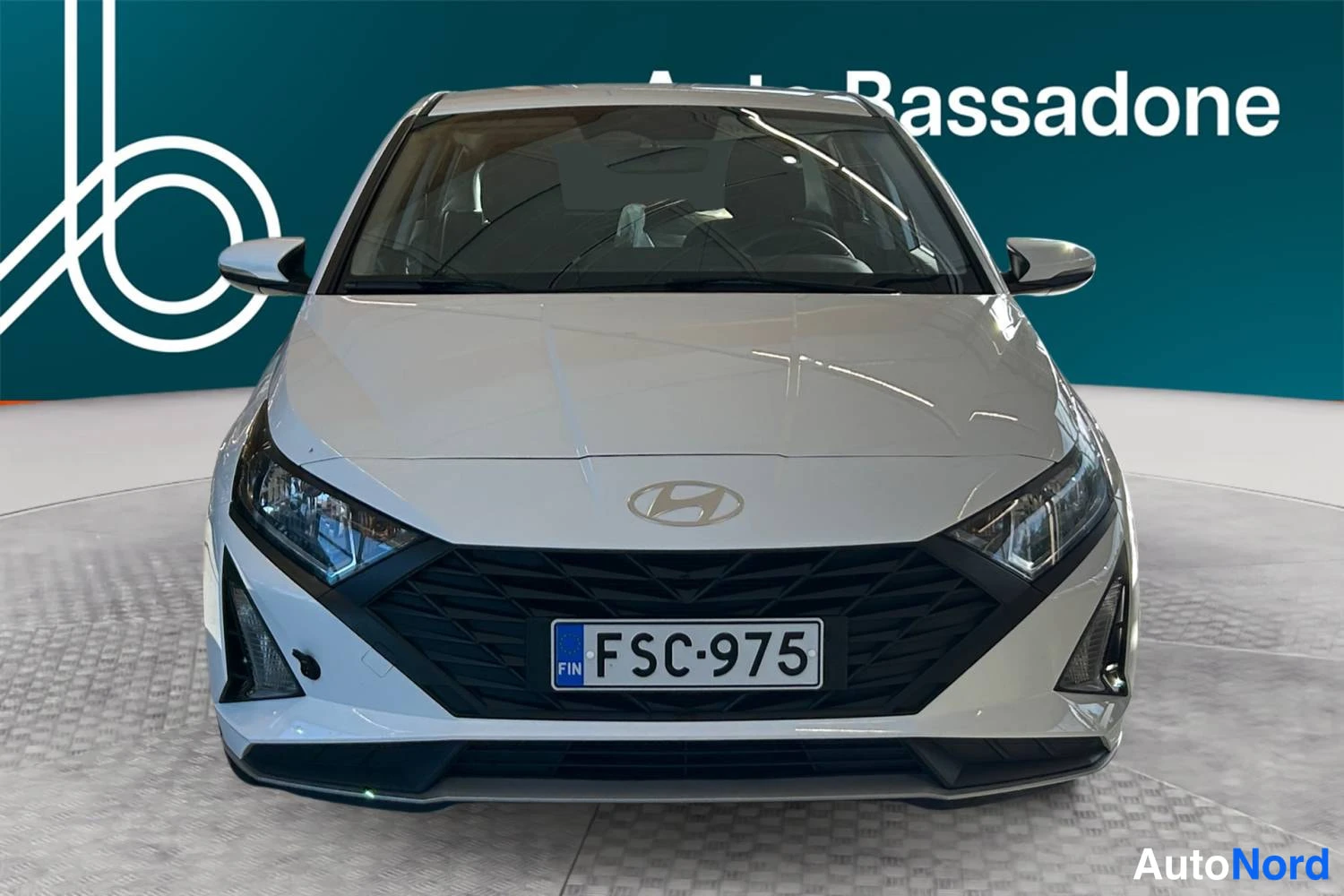 Valkoinen Hyundai I20 2024, edestä, kuva 6