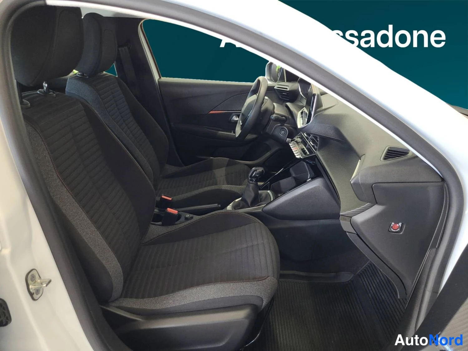 Valkoinen Peugeot 208 2022, kuva 13