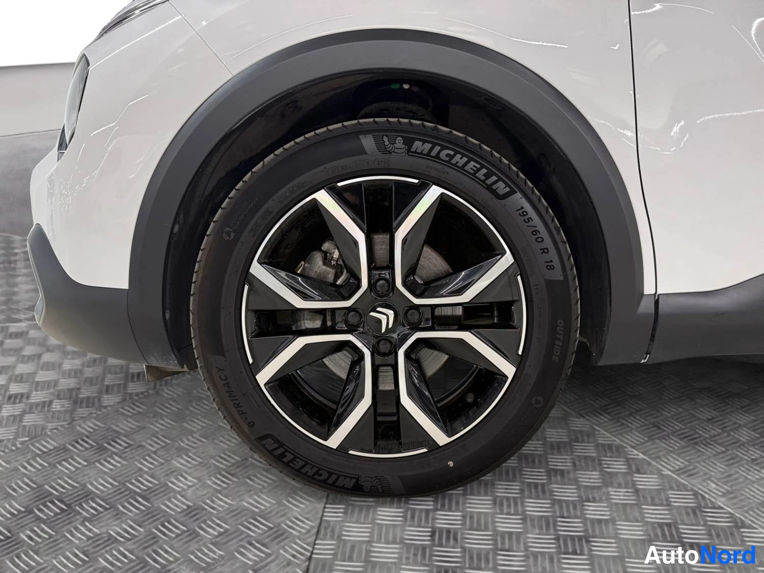 Valkoinen Citroen C4 2023, sivulta, kuva 6