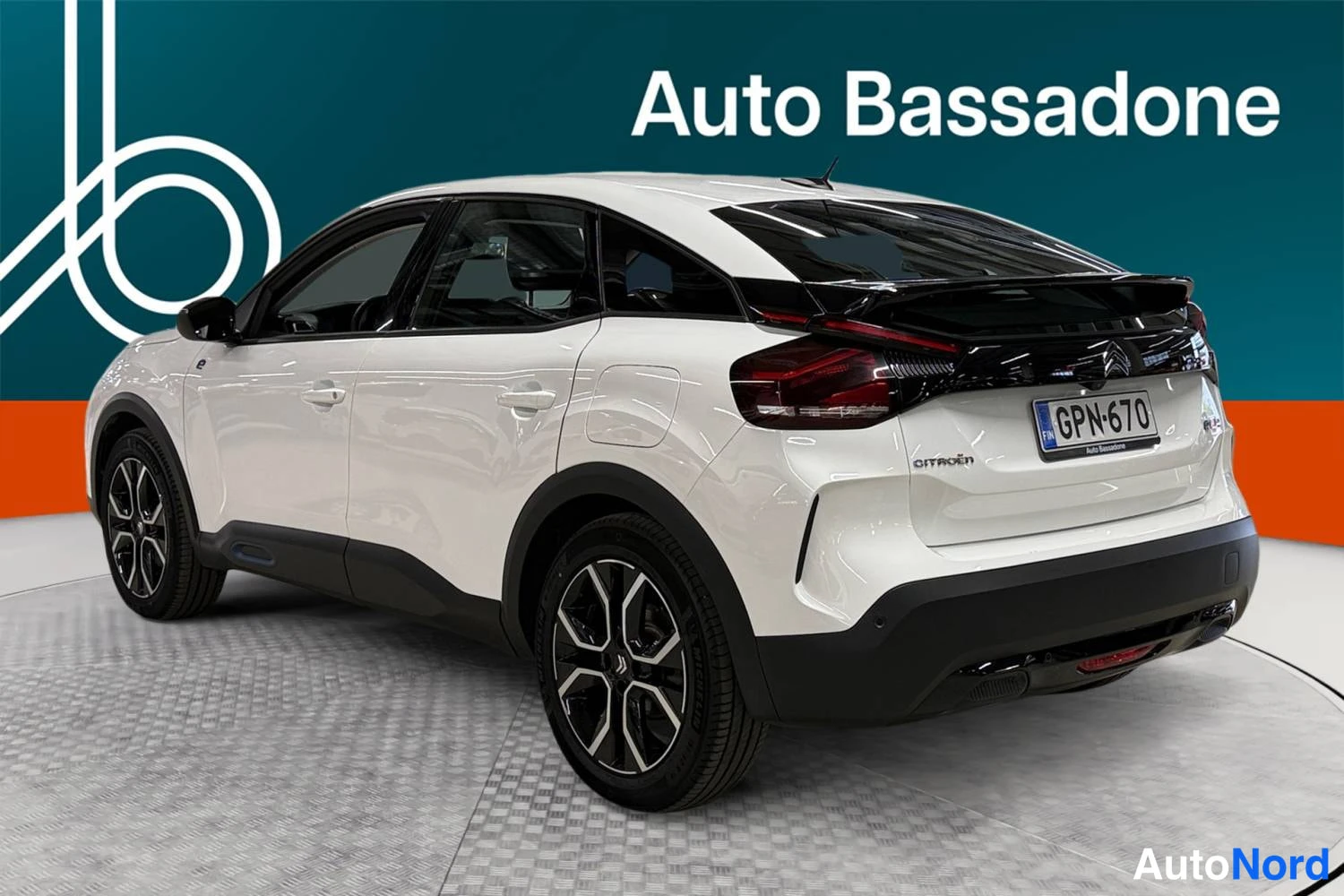 Valkoinen Citroen C4 2023, takaviisto, kuva 7