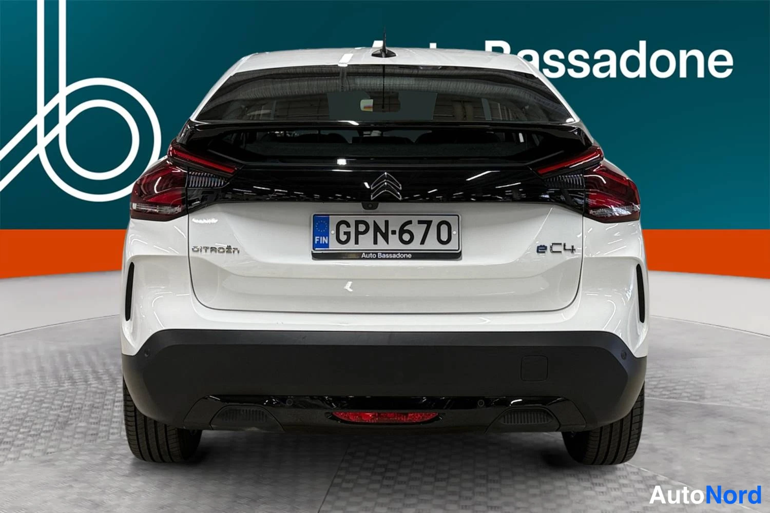 Valkoinen Citroen C4 2023, takaa, kuva 9