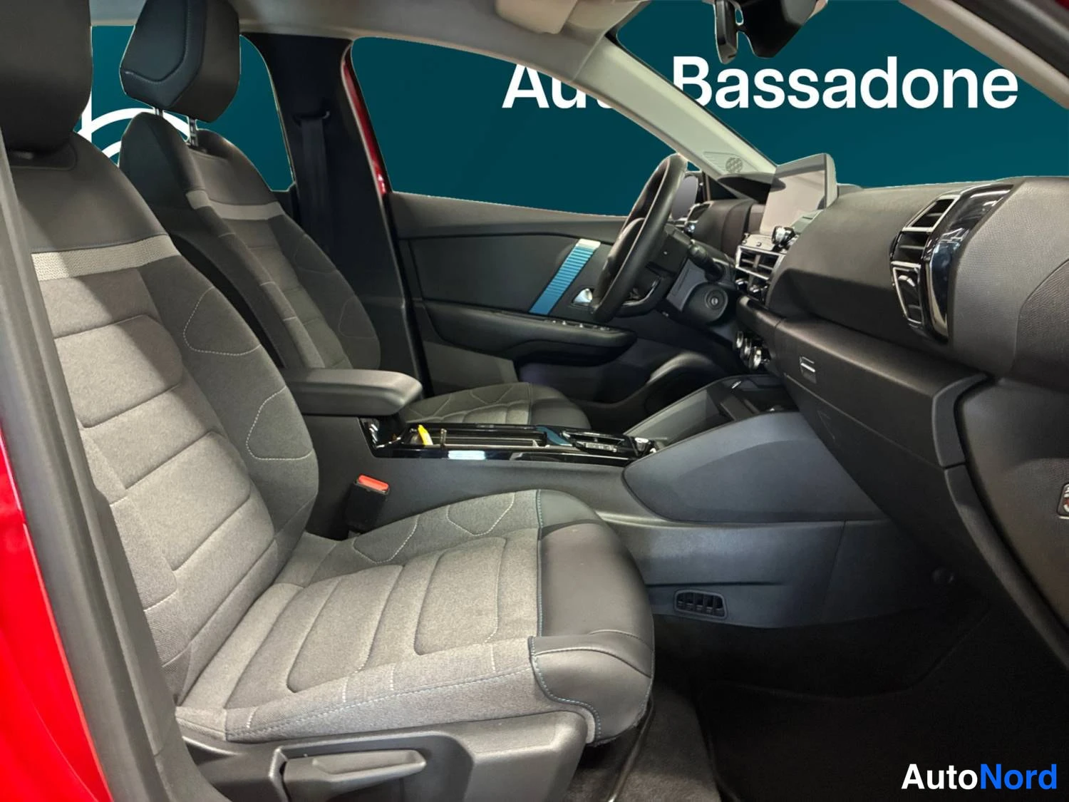 Punainen Citroen C4 2023, kuva 17