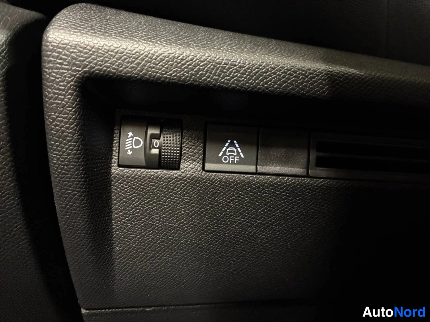 Punainen Citroen C4 2023, kuva 21