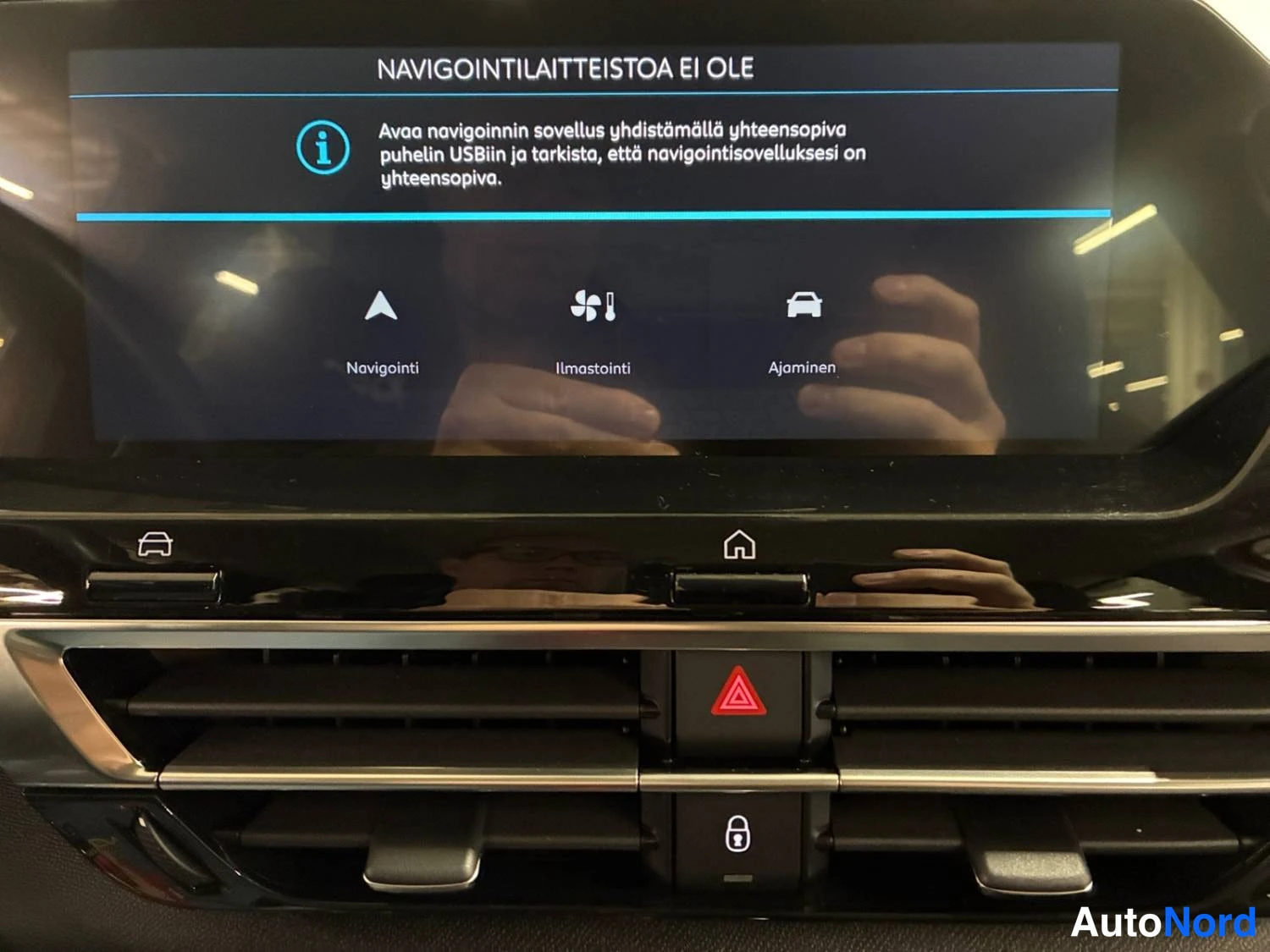 Punainen Citroen C4 2023, kuva 24