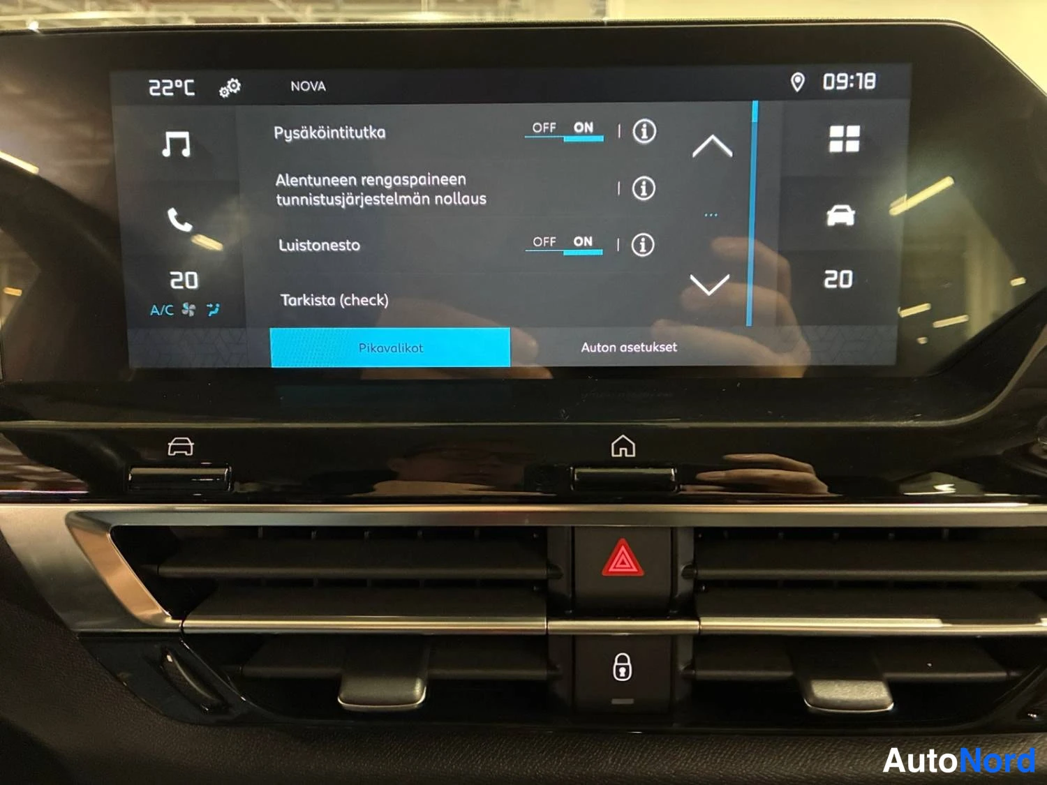 Punainen Citroen C4 2023, kuva 27