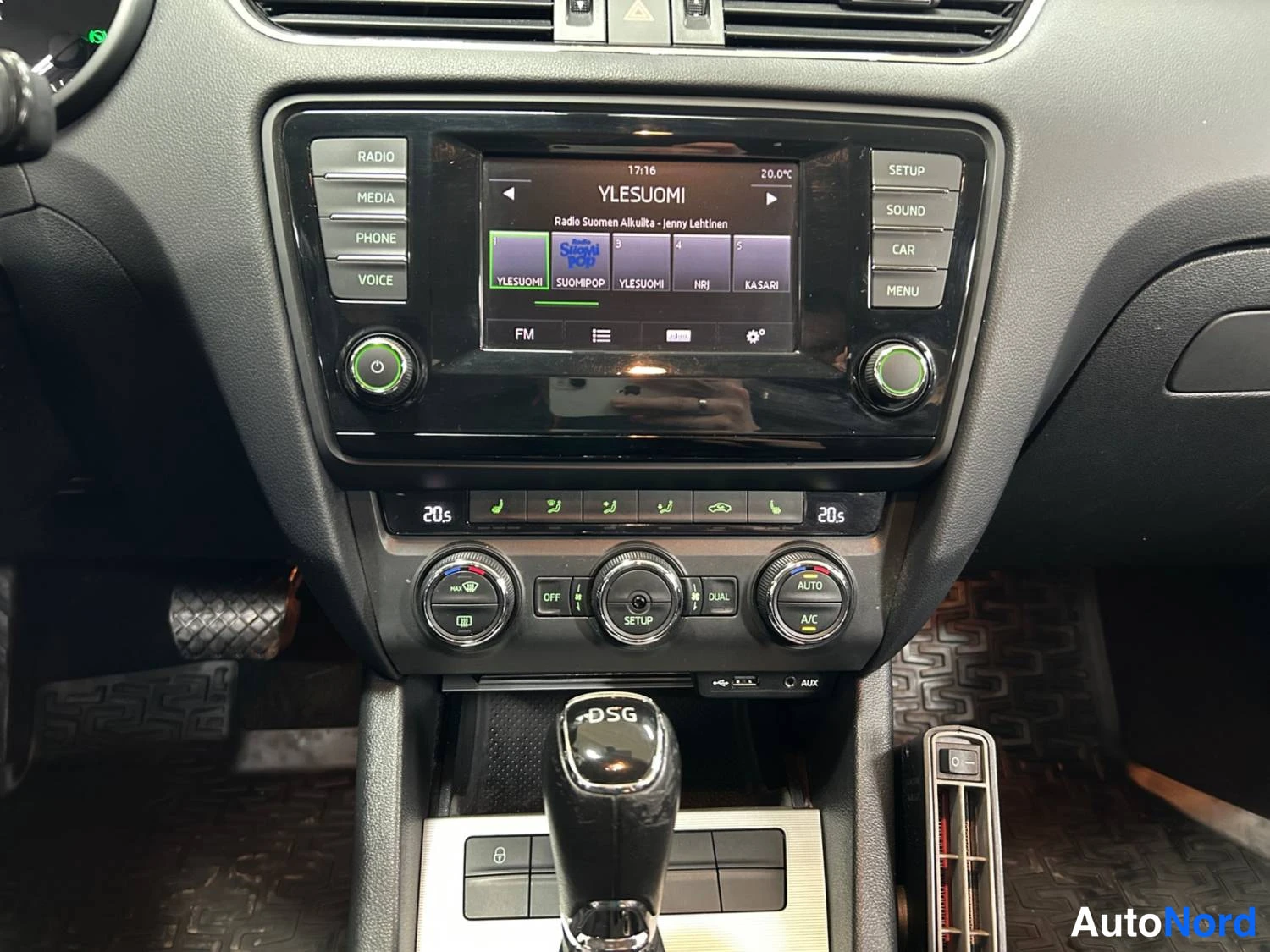 Ruskea Skoda Octavia 2014, kuva 11