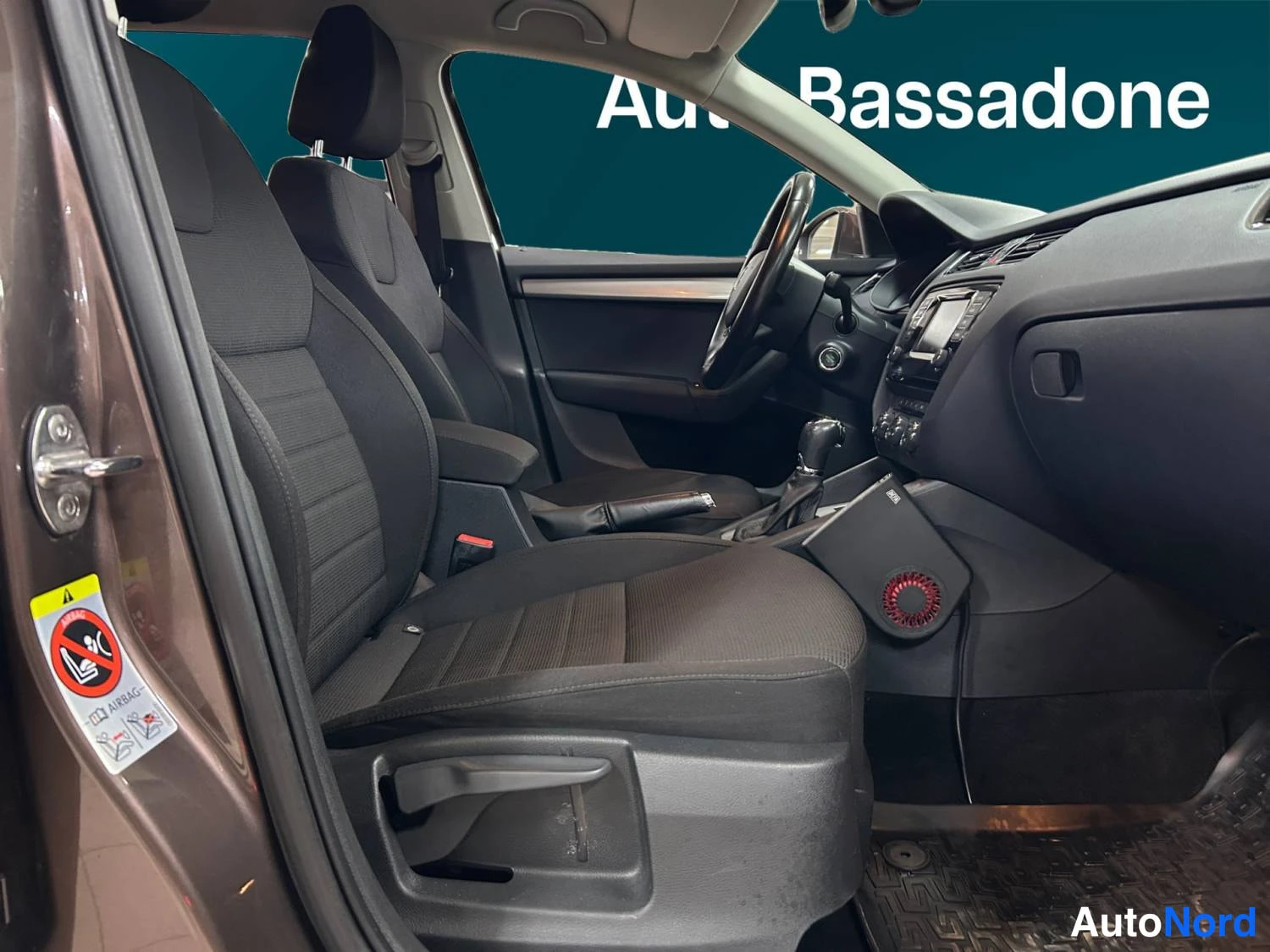Ruskea Skoda Octavia 2014, kuva 20