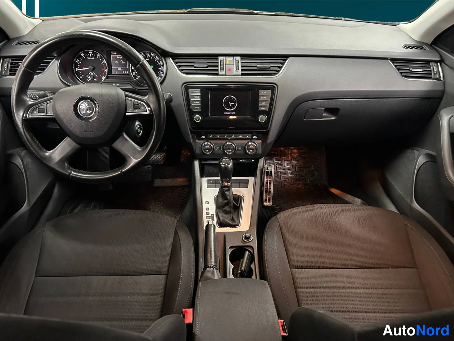 Ruskea Skoda Octavia 2014, kuva 10