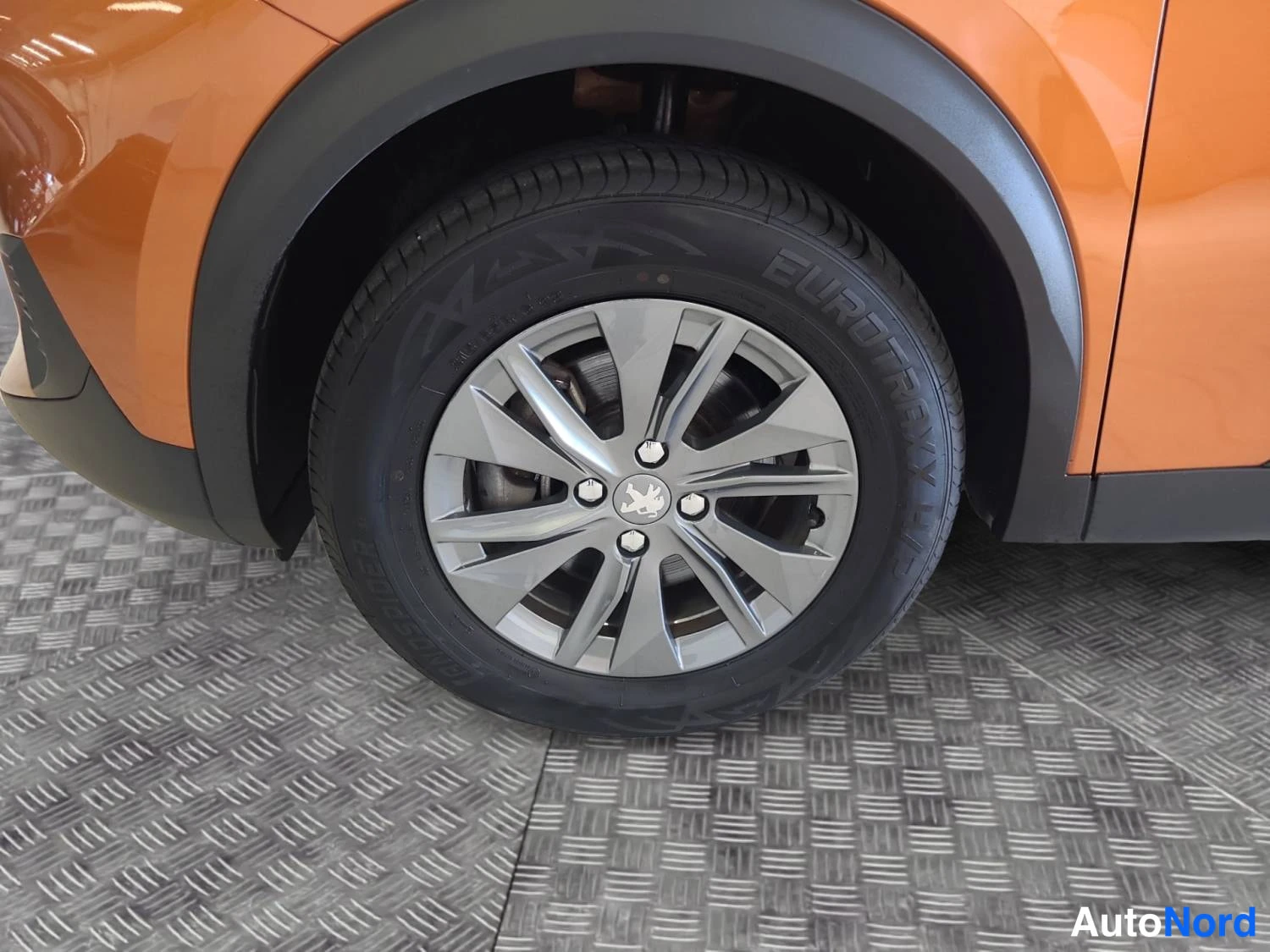 Oranssi Peugeot E-2008 2022, kuva 13